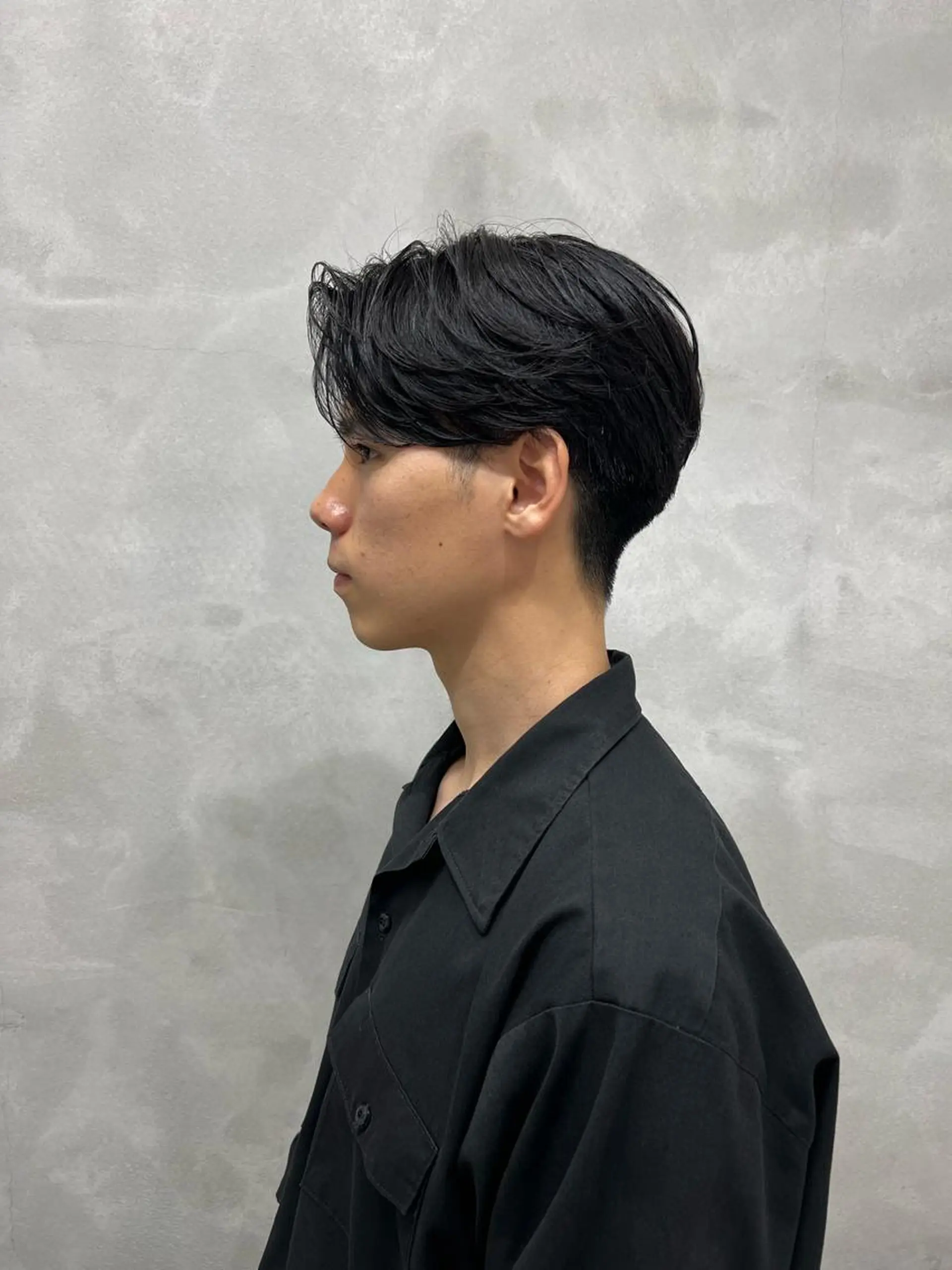 ショート メンズ センターパート 刈り上げ カット パーマ 村山 豪歩のヘアスタイル