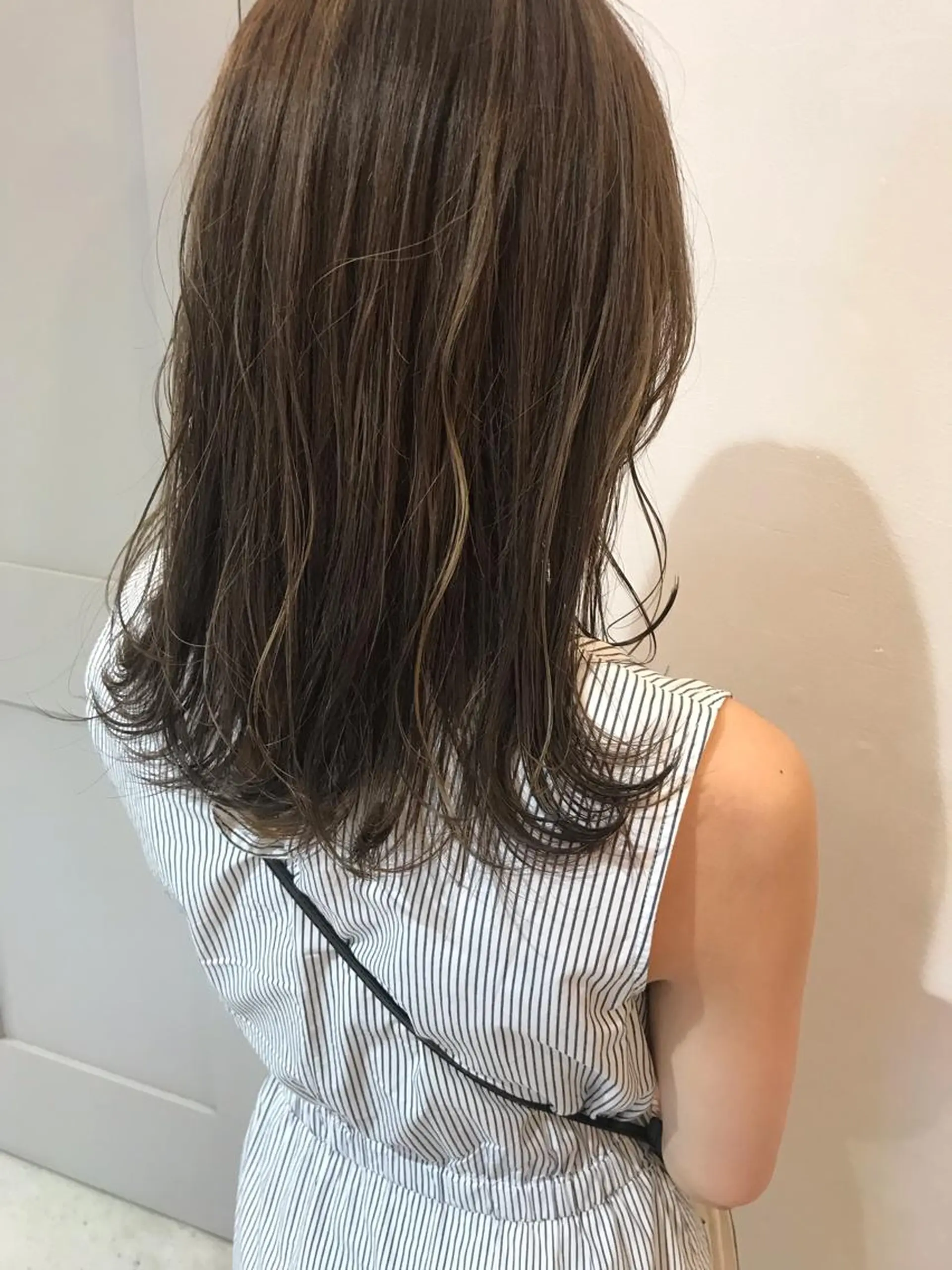 セミロング ヘアカラー 河田 海陽のヘアスタイル