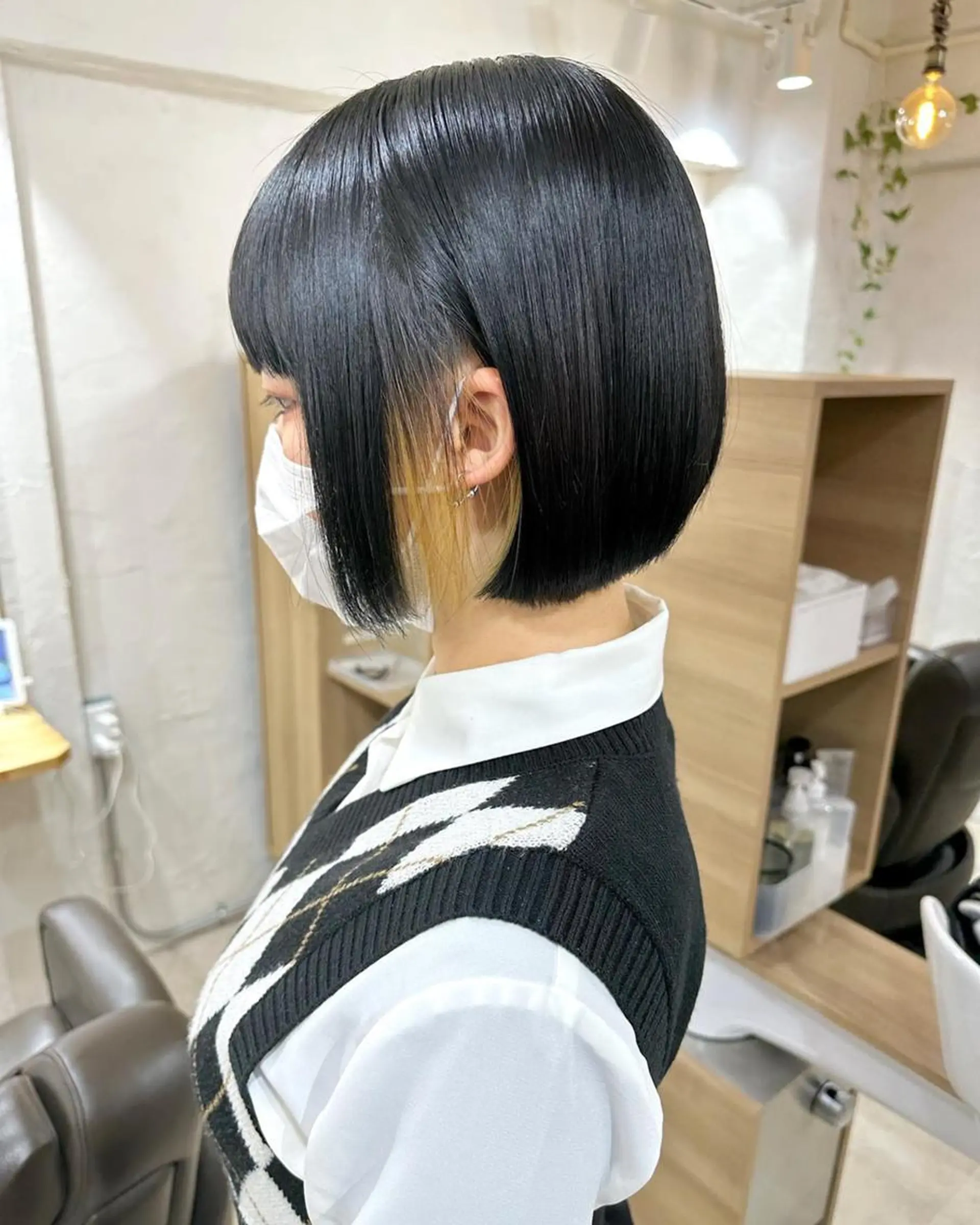 ショート カラー パーマ 切りっぱなしボブ 前下がりボブ ショートボブ 黒髪 イヤリングカラー 銀座No.1髪質改善 縮毛矯正/本木のヘアスタイル