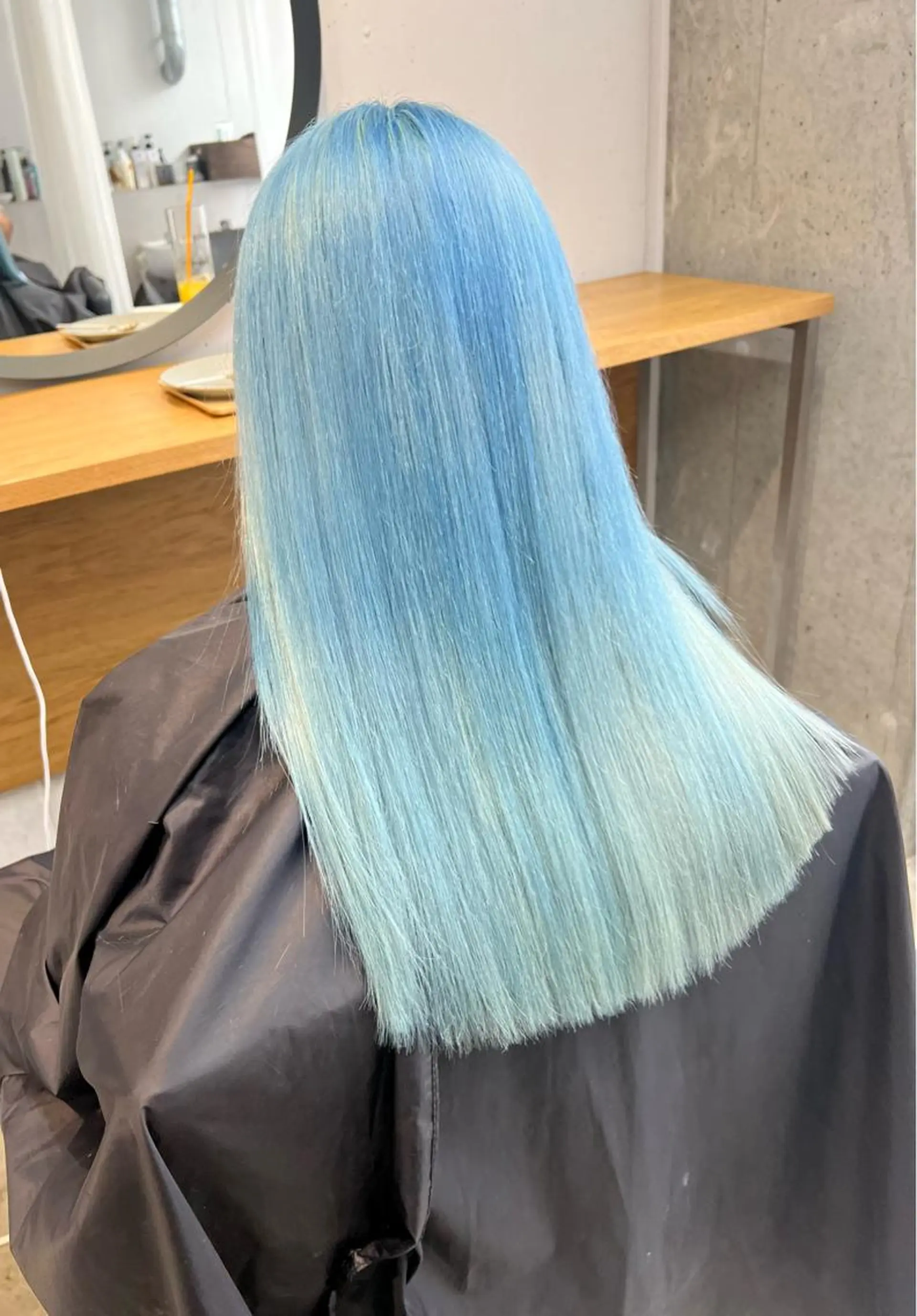 ロング カラー パーマ ヘアカラー ツガミ リナのヘアスタイル