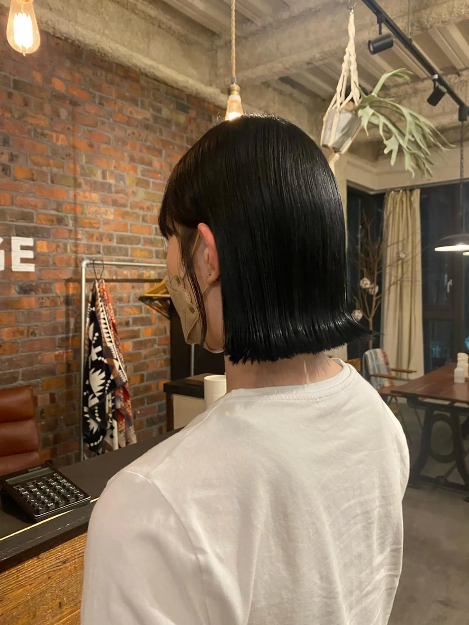 ミディアム カラー 黒髪 ブルーカラー ブルーブラック the BRIDGE 加藤みのりのヘアスタイル