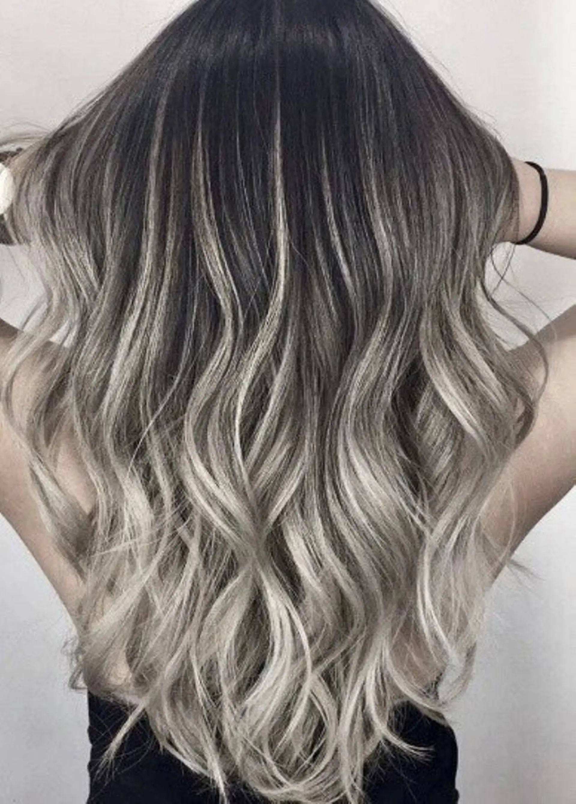 ロング カラー チビ編み込みエクステ シールエクステのヘアスタイル