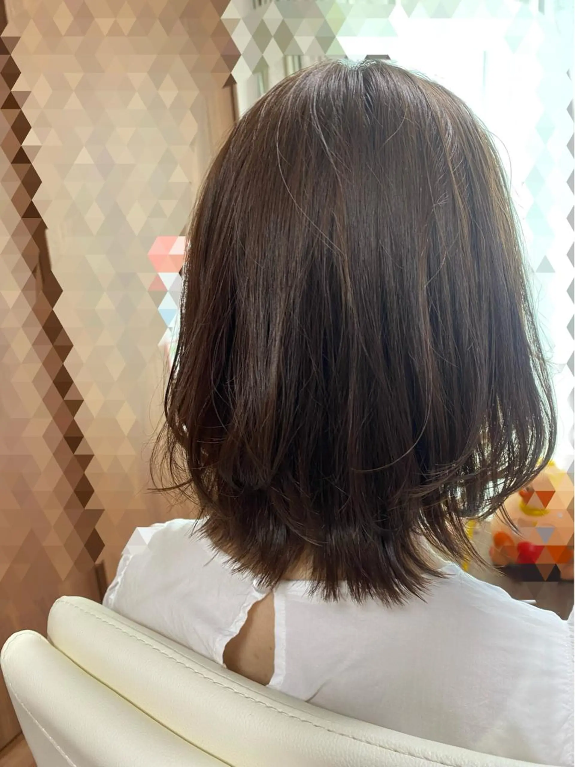 ミディアム カラー パーマ ミディアムレイヤー ミディアムパーマ バレイヤージュ ブリーチ ケアブリーチ カット ヘアカラー トリートメント ♡オシャ髪♡AI ✂️newi町田のヘアスタイル