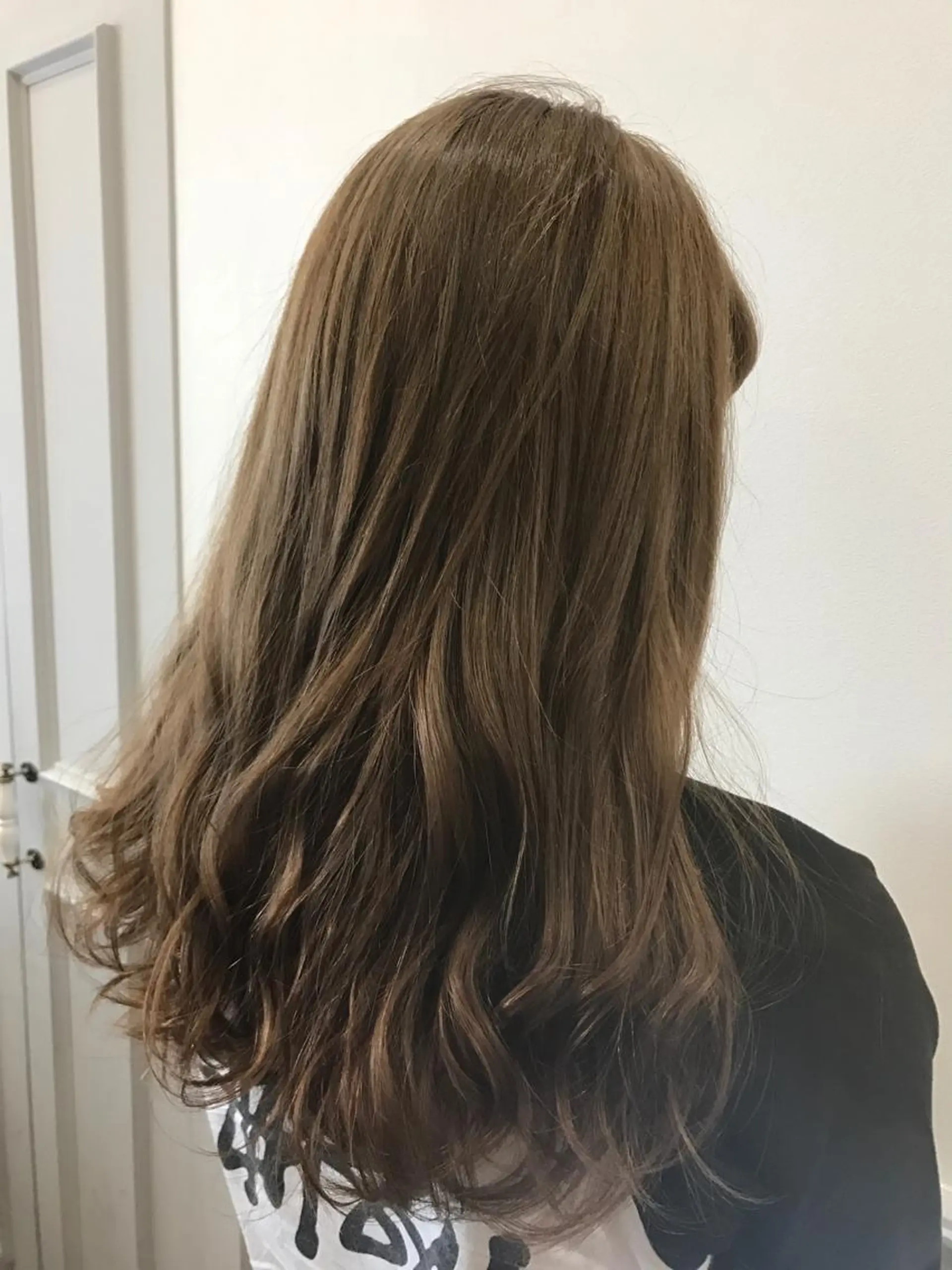 セミロング カラー アッシュ ベージュカラー ひろせ かなのヘアスタイル