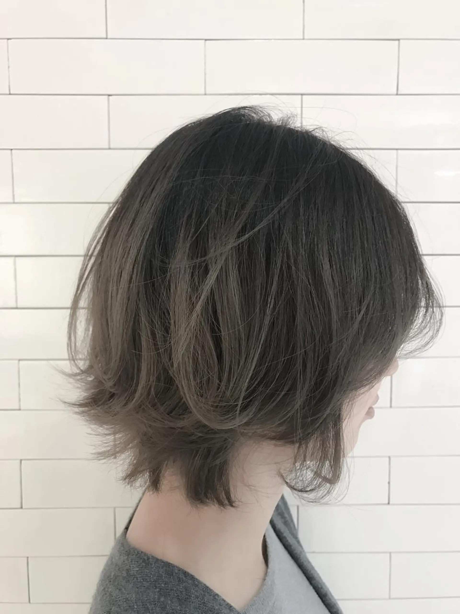 ショート カラー グレージュ ボブ 外ハネヘア カット ヘアカラー 肩より上ヘア特化/ 山田シュウヘイのヘアスタイル