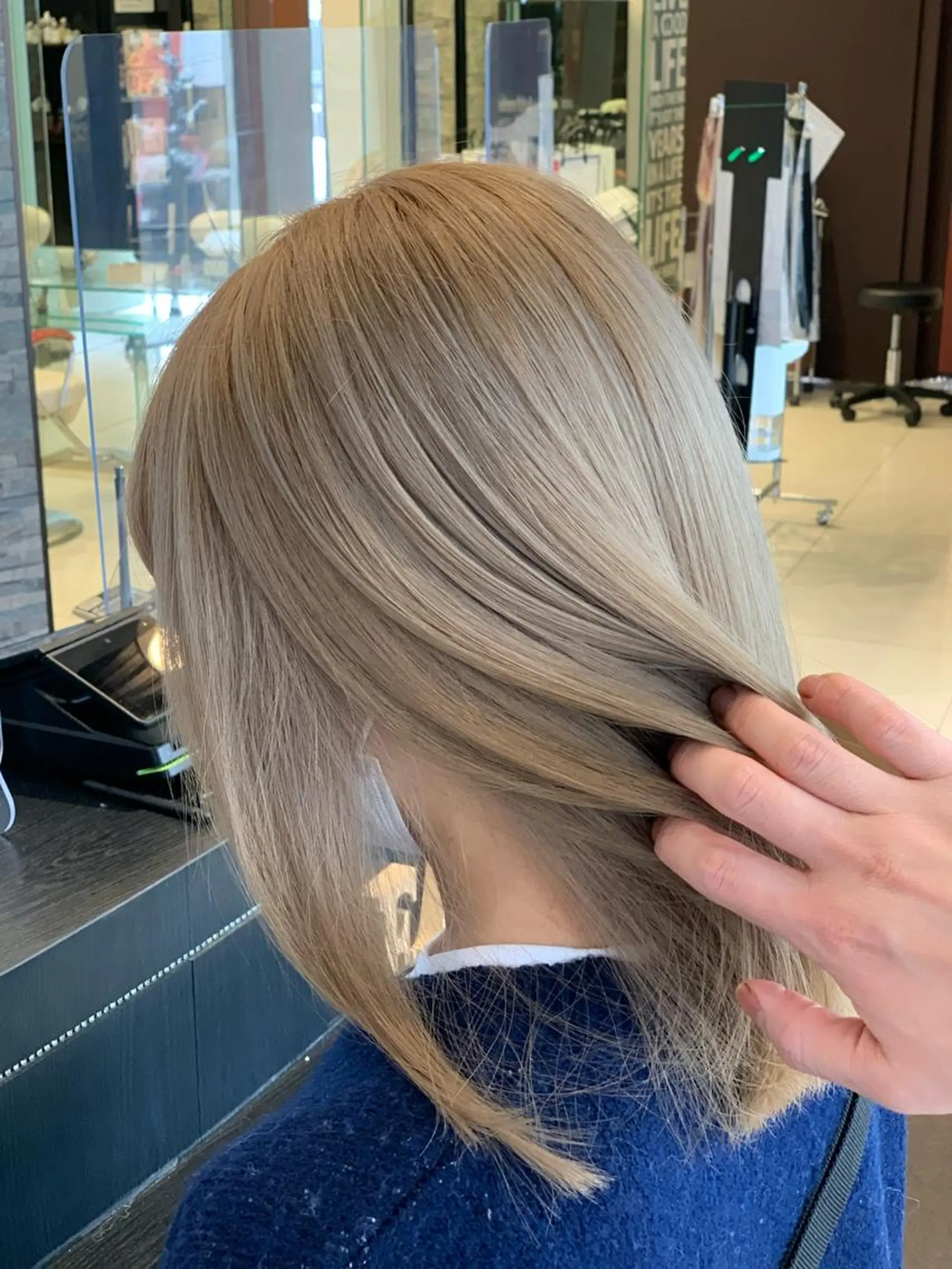 ミディアム カラー ベージュカラー ハイトーンカラー ハイトーンベージュ ヘアカラー トリートメント カラーと言ったら SAWARAのヘアスタイル