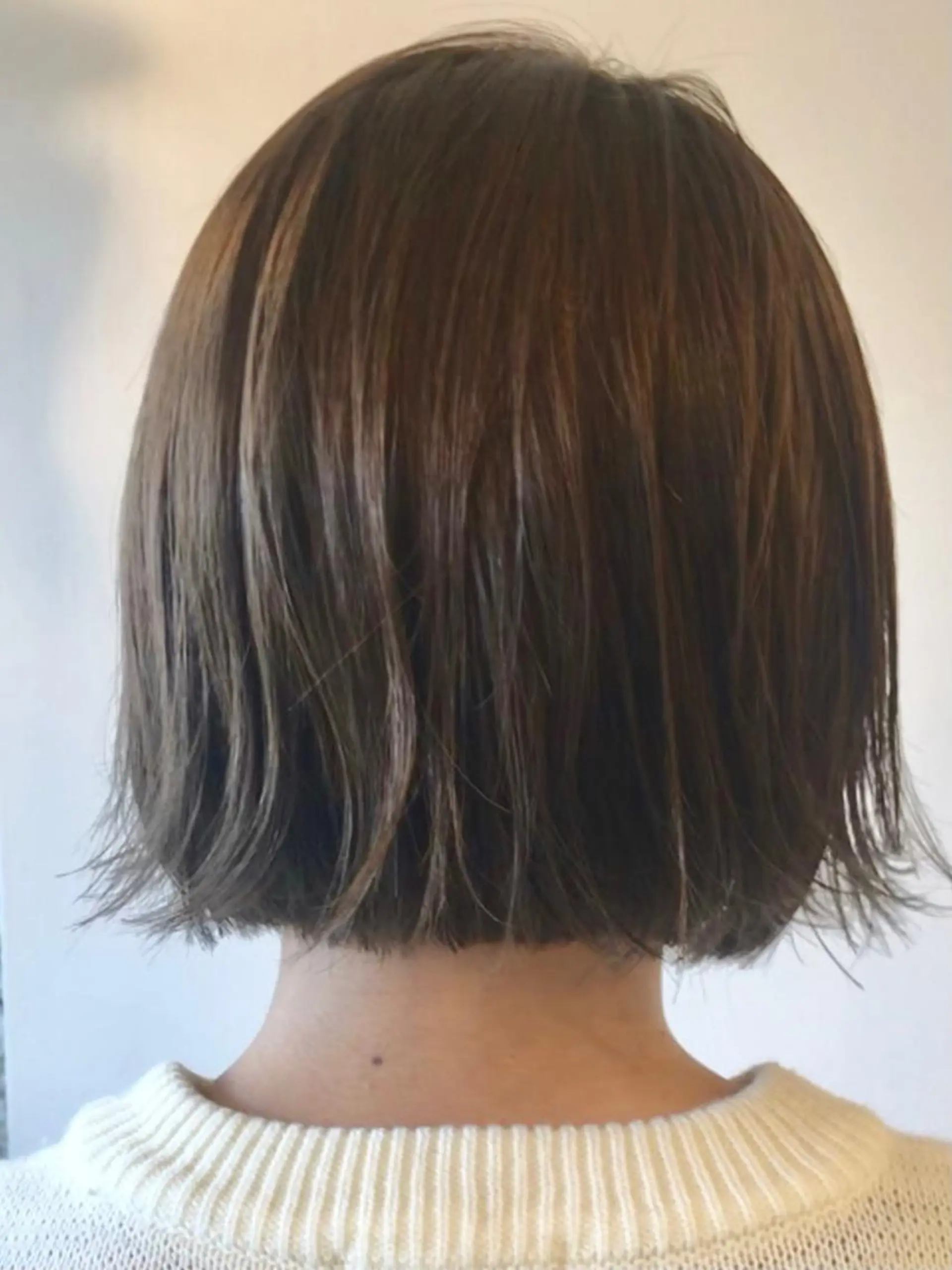 ミディアム カット milis 知崎春奈のヘアスタイル