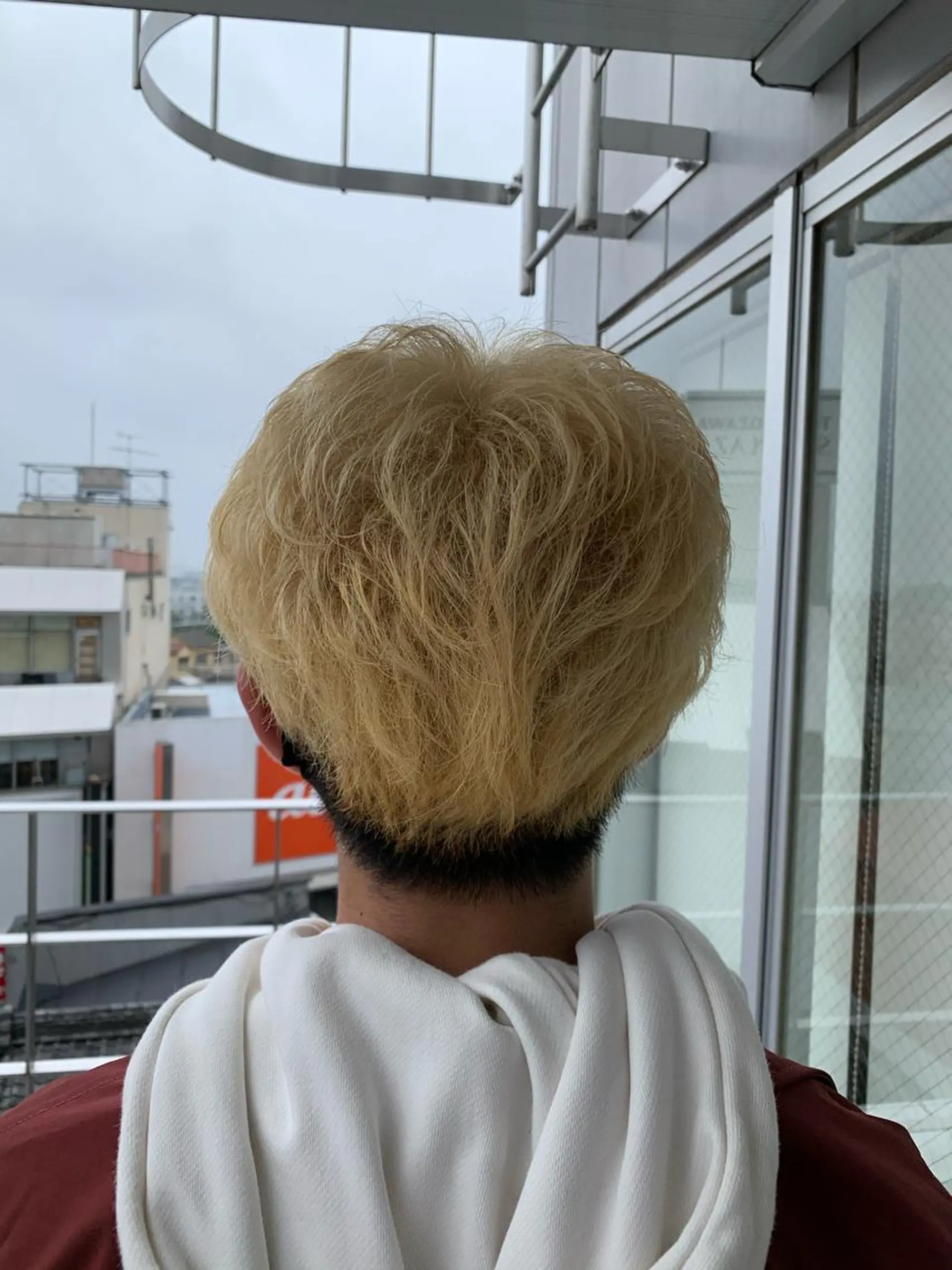 ショート カラー メンズ メンズブリーチ ブリーチ ブロンド ホワイトブロンド FACE DECO AVEDA所属・河端 春綺のヘアスタイル