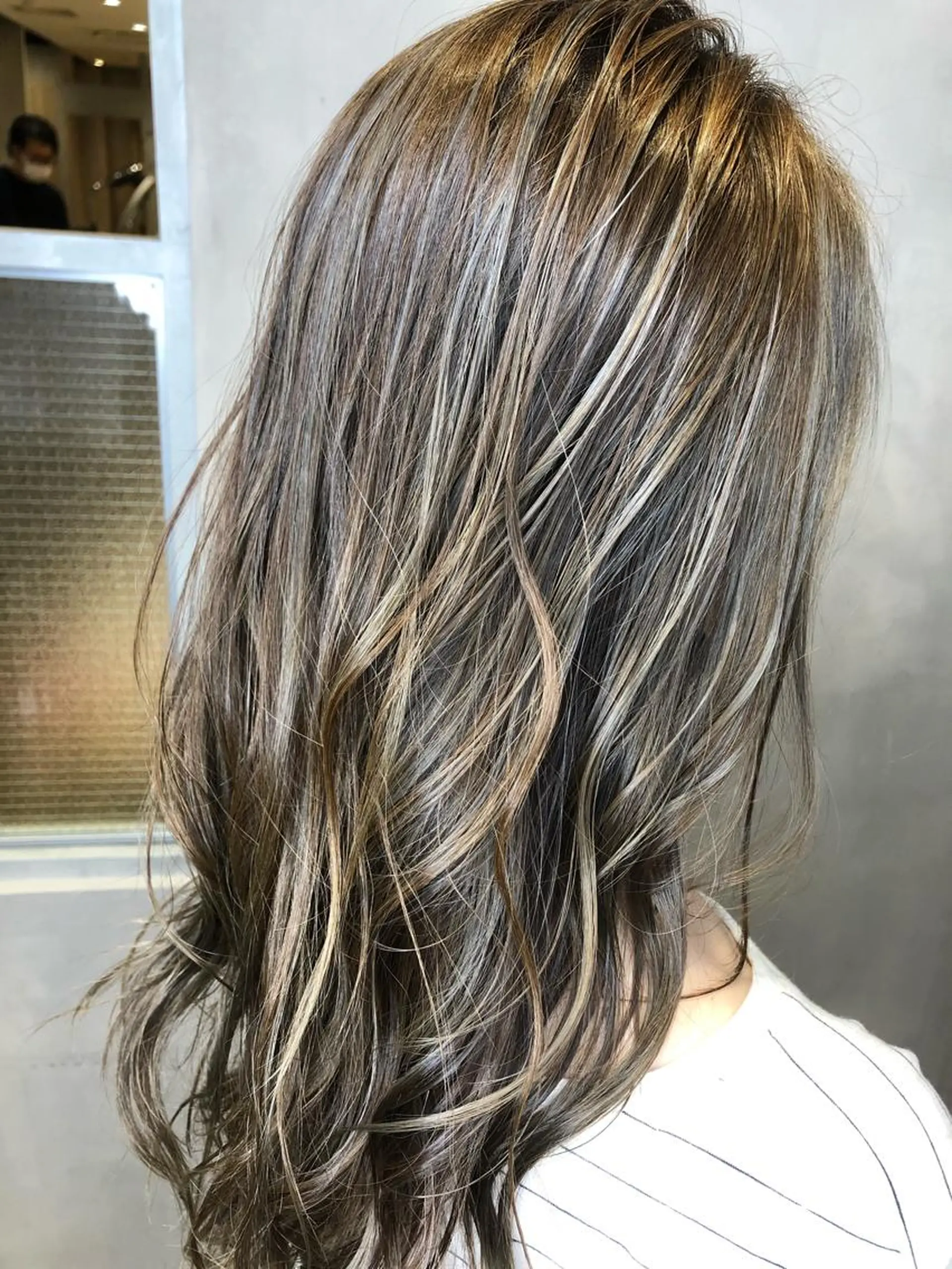 ロング ハイダメージ毛 縮毛矯正のヘアスタイル