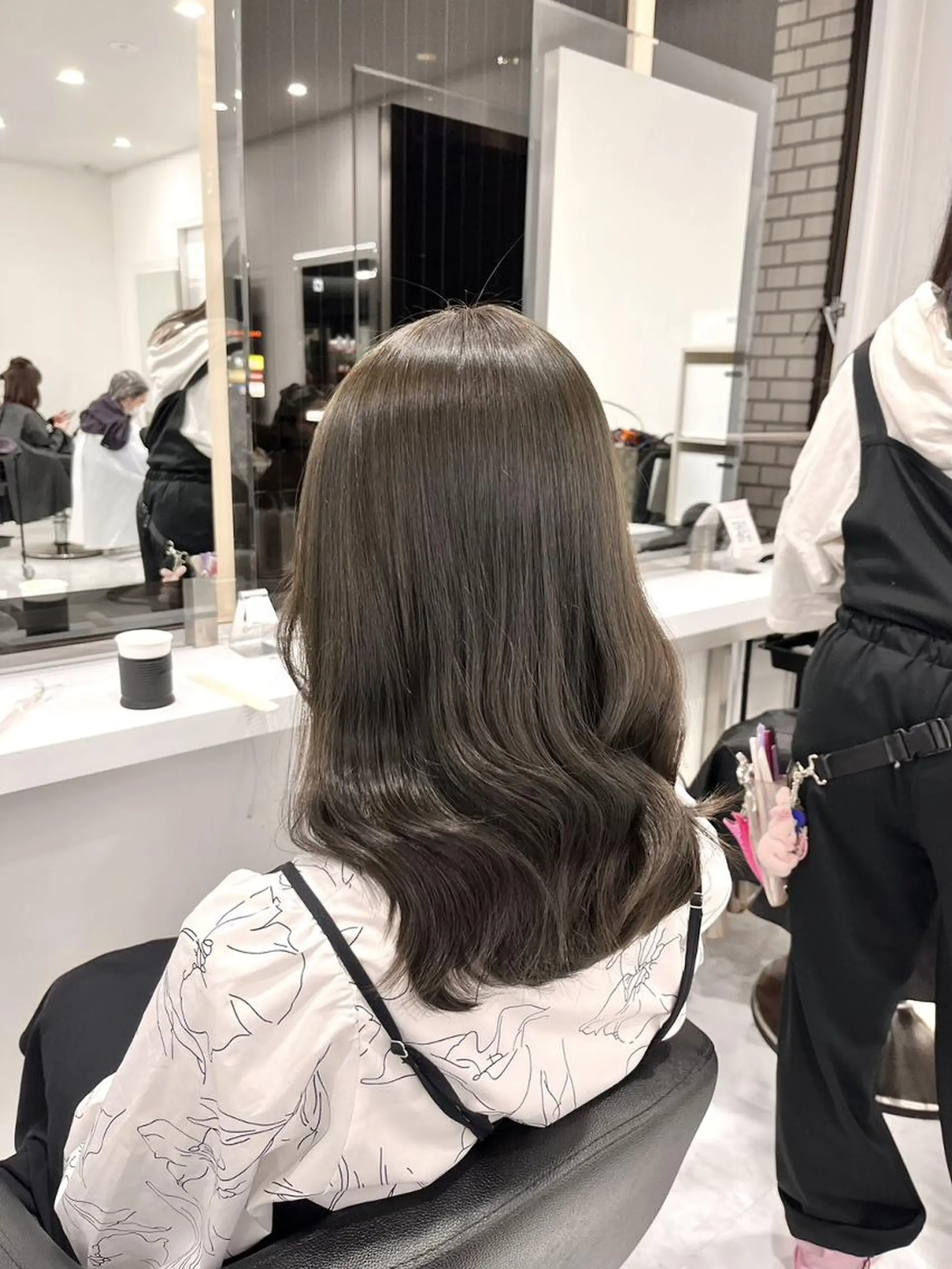カラー ヘアカラー トリートメント 透明感ベージュ🧁 池袋LAND🤍のヘアスタイル