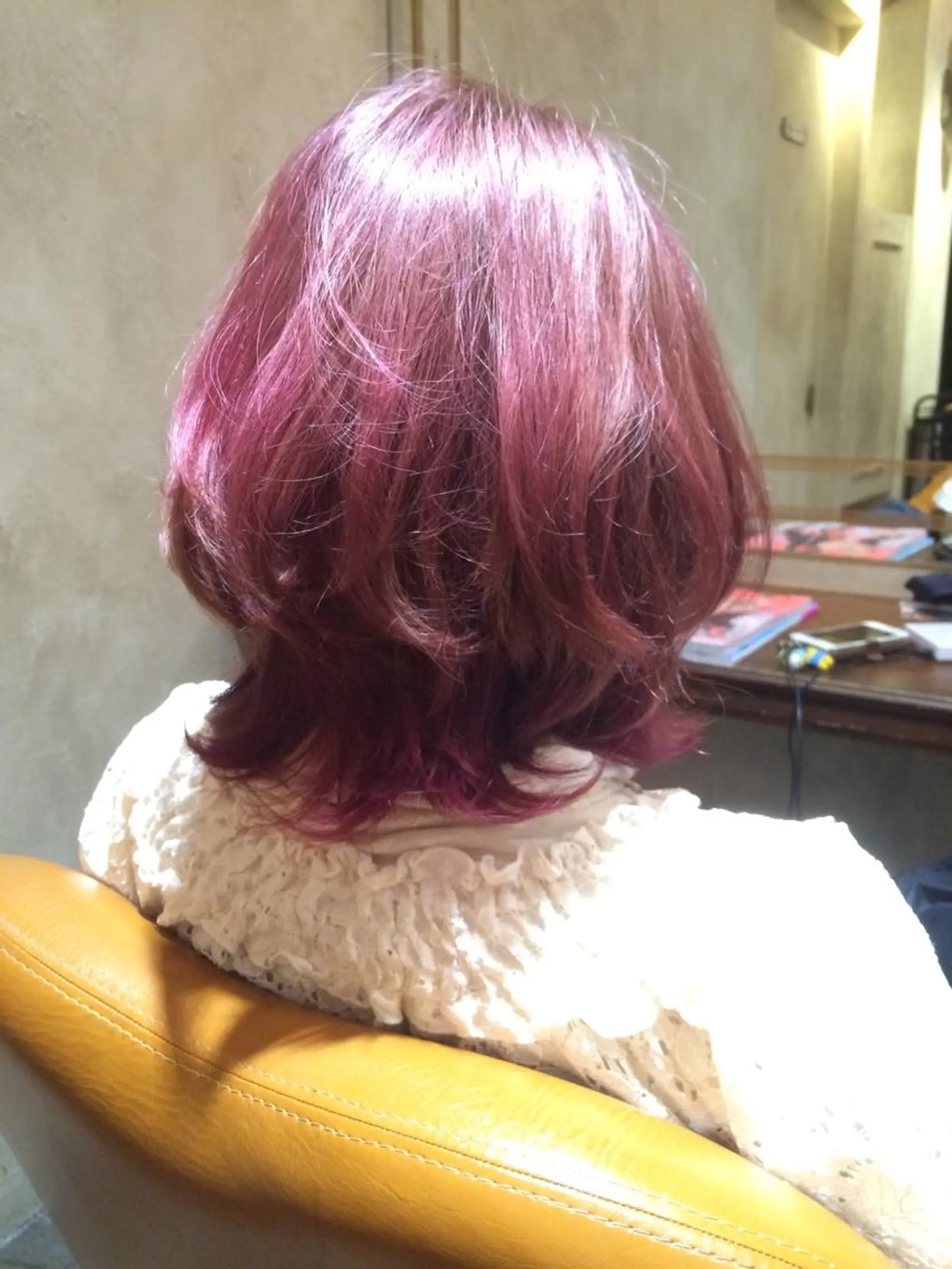 ショート カラー ブリーチ ダブルカラー ピンクカラー 高比良 剛のヘアスタイル