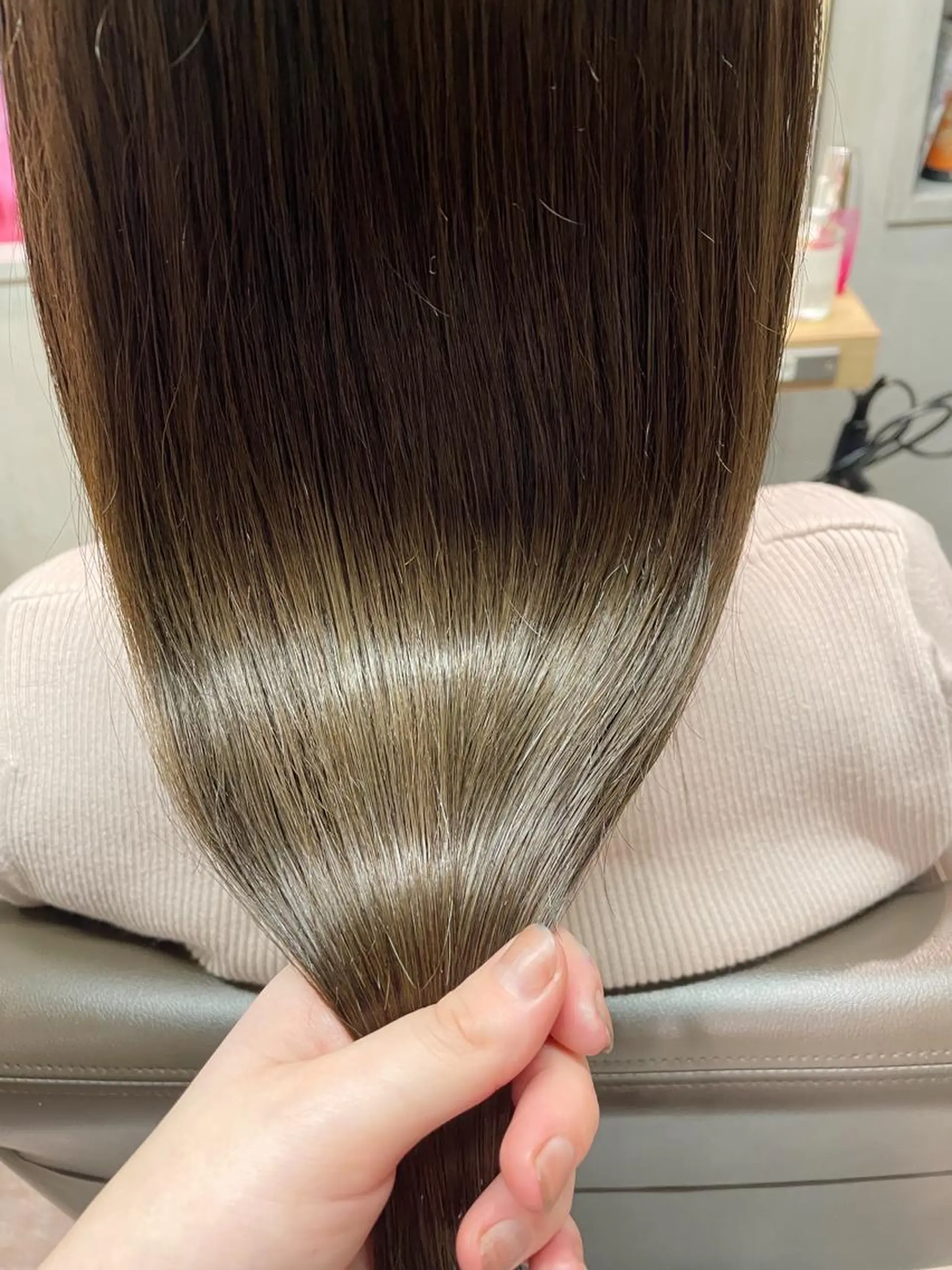 セミロング カラー トリートメント 縮毛矯正 トリートメント ハイトーン 🌙まなみ🌙のヘアスタイル