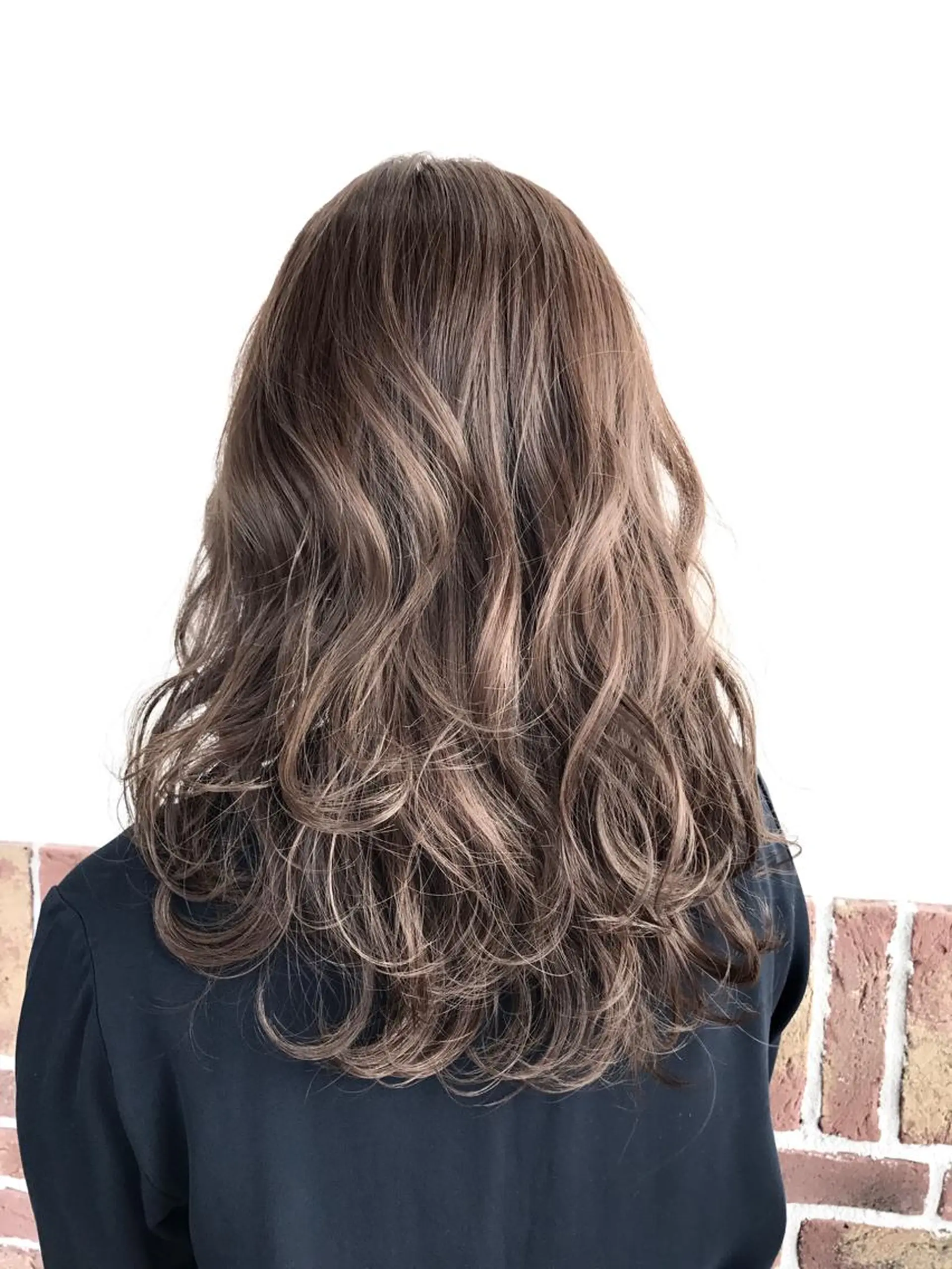 セミロング ハイライト 韓国レイヤーカット KOUKIのヘアスタイル