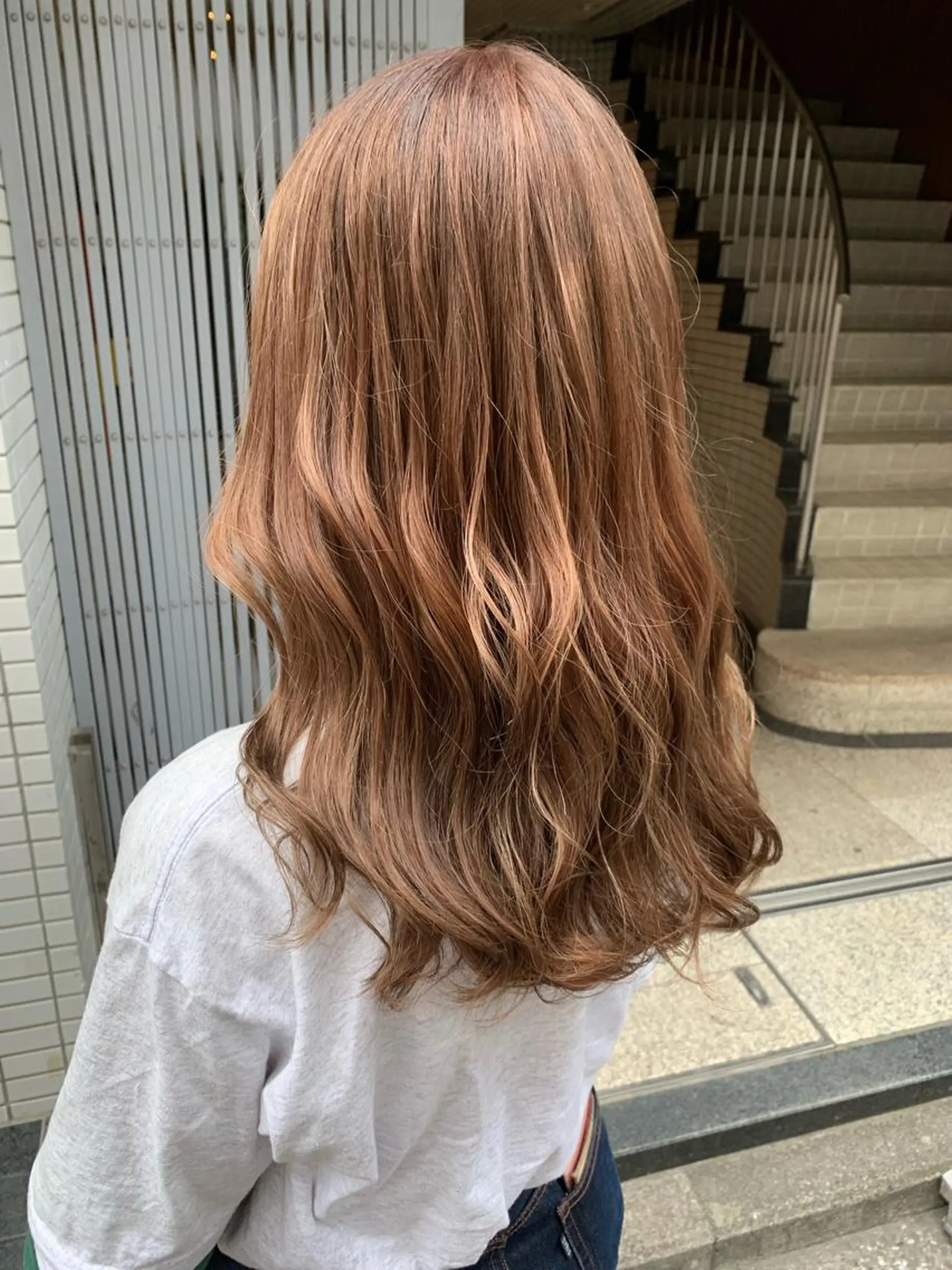 セミロング カラー ベージュカラー 透明感カラー ハイライトカラー ハイライト ベージュ/オリーブ ボブ/小笠原汐海のヘアスタイル