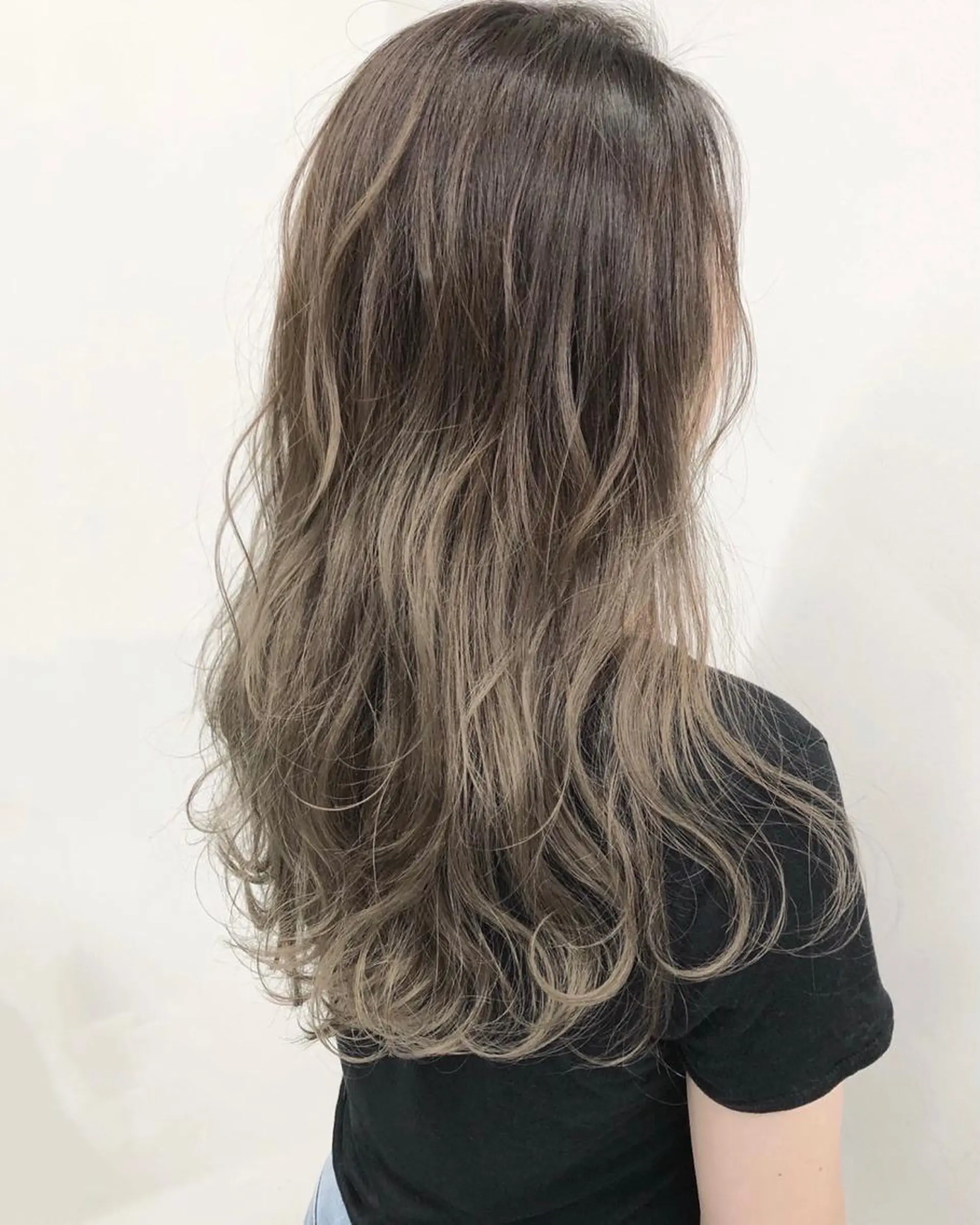 セミロング カラー バレイヤージュ レイヤーカット 🦄インナーカラー 🦄貫井彩花のヘアスタイル