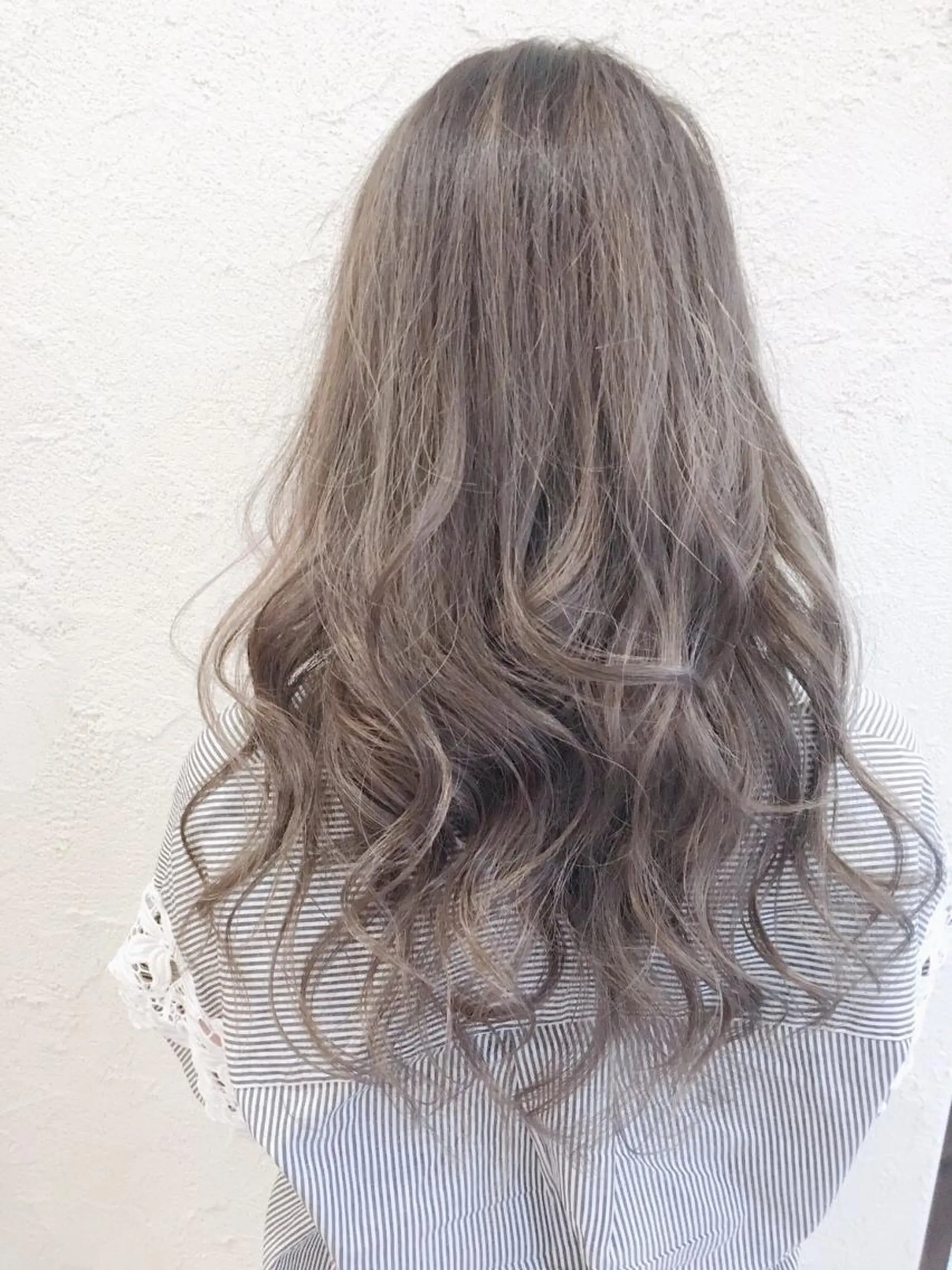 ロング カラー ヘアアレンジ ベージュカラー ペールベージュ TAKA 髪質改善のヘアスタイル
