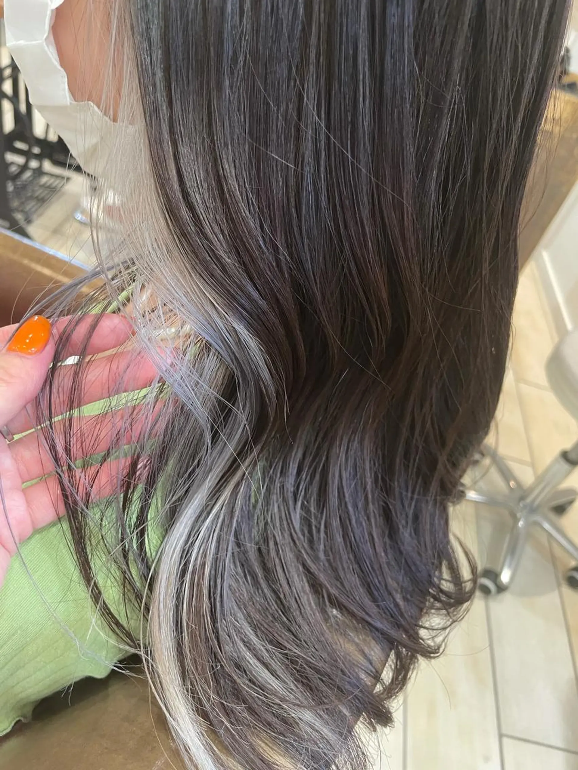 ミディアム カラー イヤリングカラー ヘアカラー 湯田実津希🤎 ﾐﾙｸﾃｨ専門のヘアスタイル
