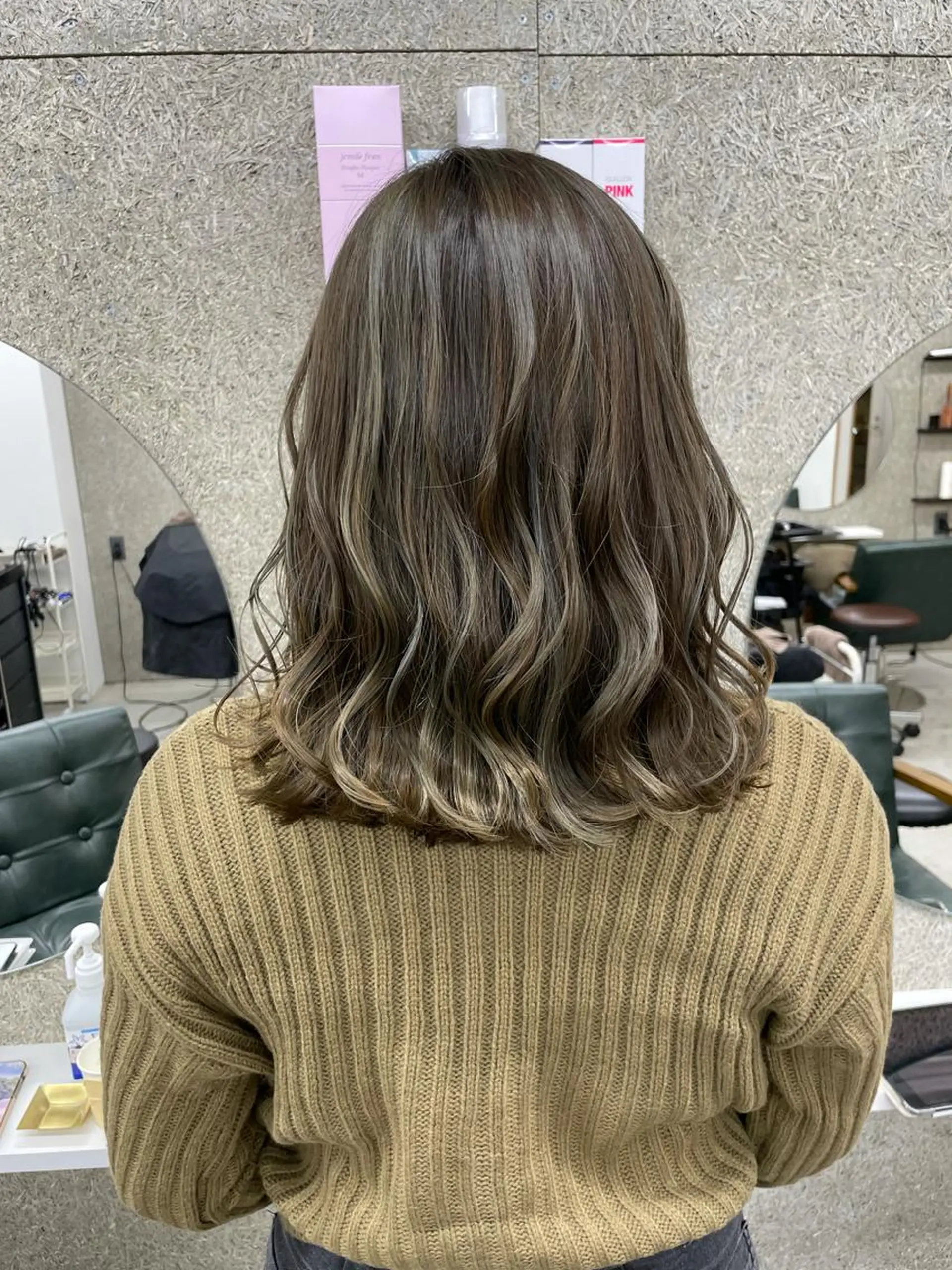 ミディアム カラー ヘアカラー トリートメント Lull (シェアサロンReco VIProom)所属・Lull1人美容室 バレイヤージュのヘアスタイル