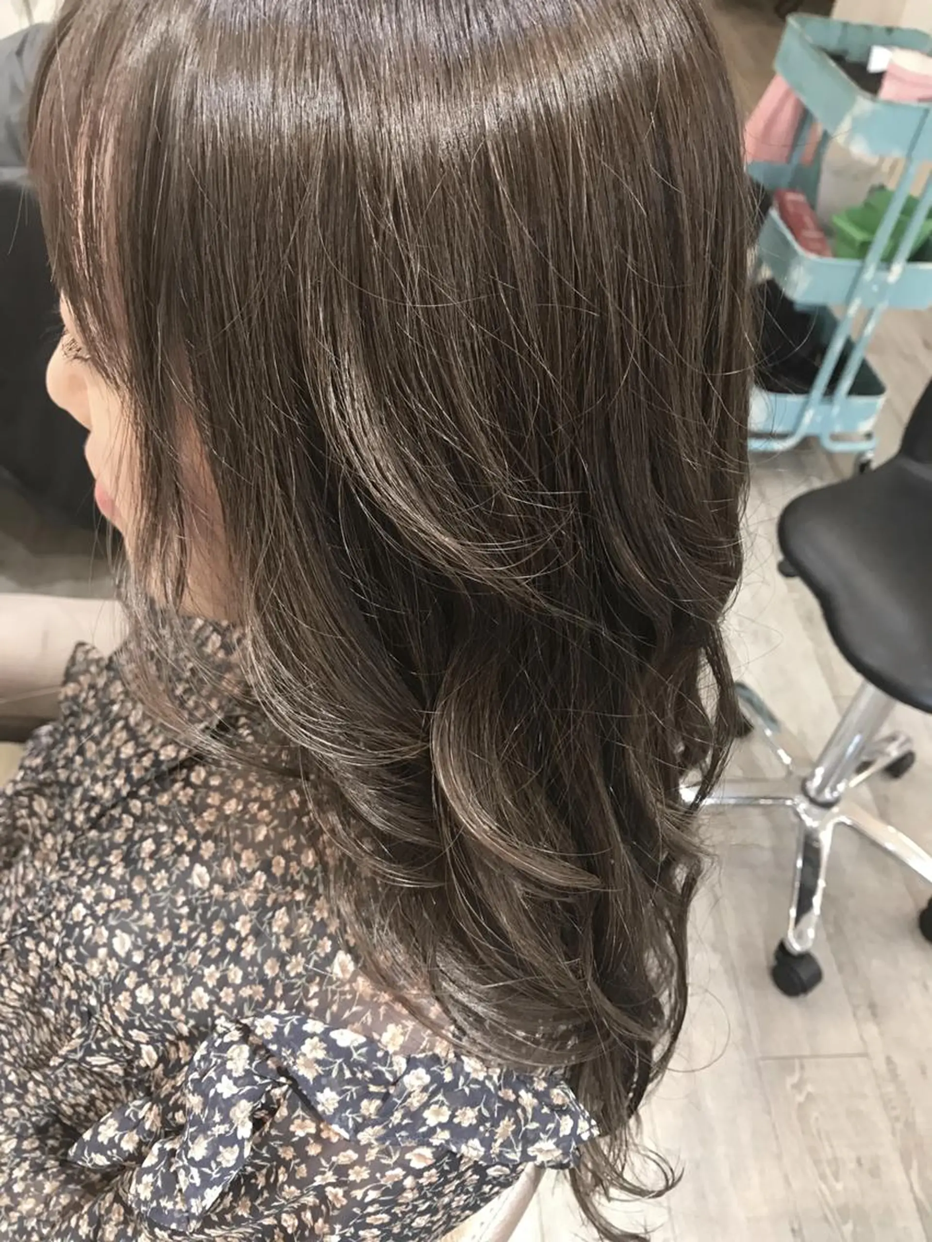 カラー ハイライトカラー 嶋村夏実🌼レイヤー 🌸白髪ぼかしのヘアスタイル
