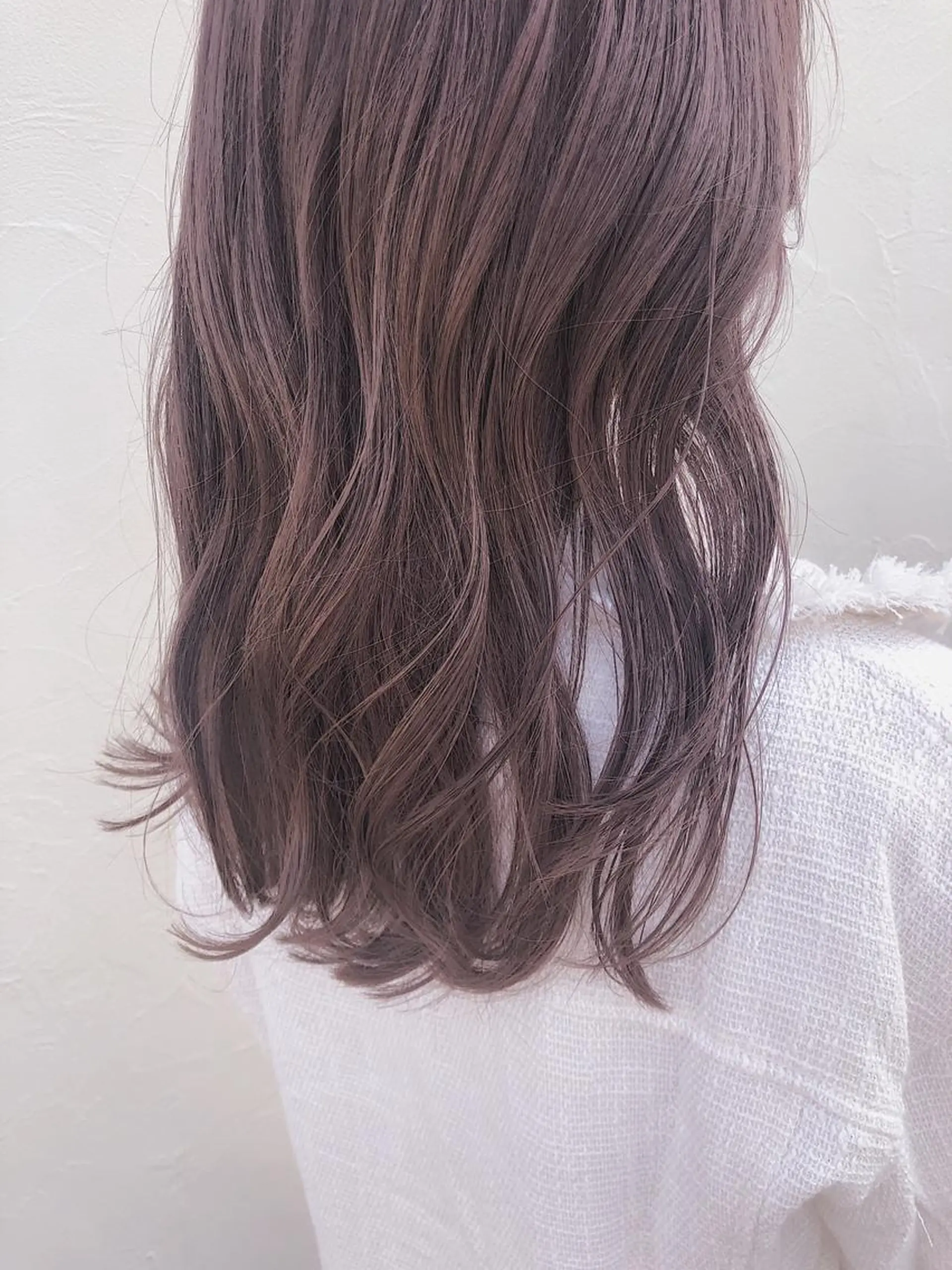 セミロング カラー パーマ ヘアアレンジ 透明感カラー グレージュ ラベンダーカラー ラベンダーグレージュ ラベンダーグレー ヘアカラー トリートメント 【ツヤ髪美容師】 ツダケイスケのヘアスタイル