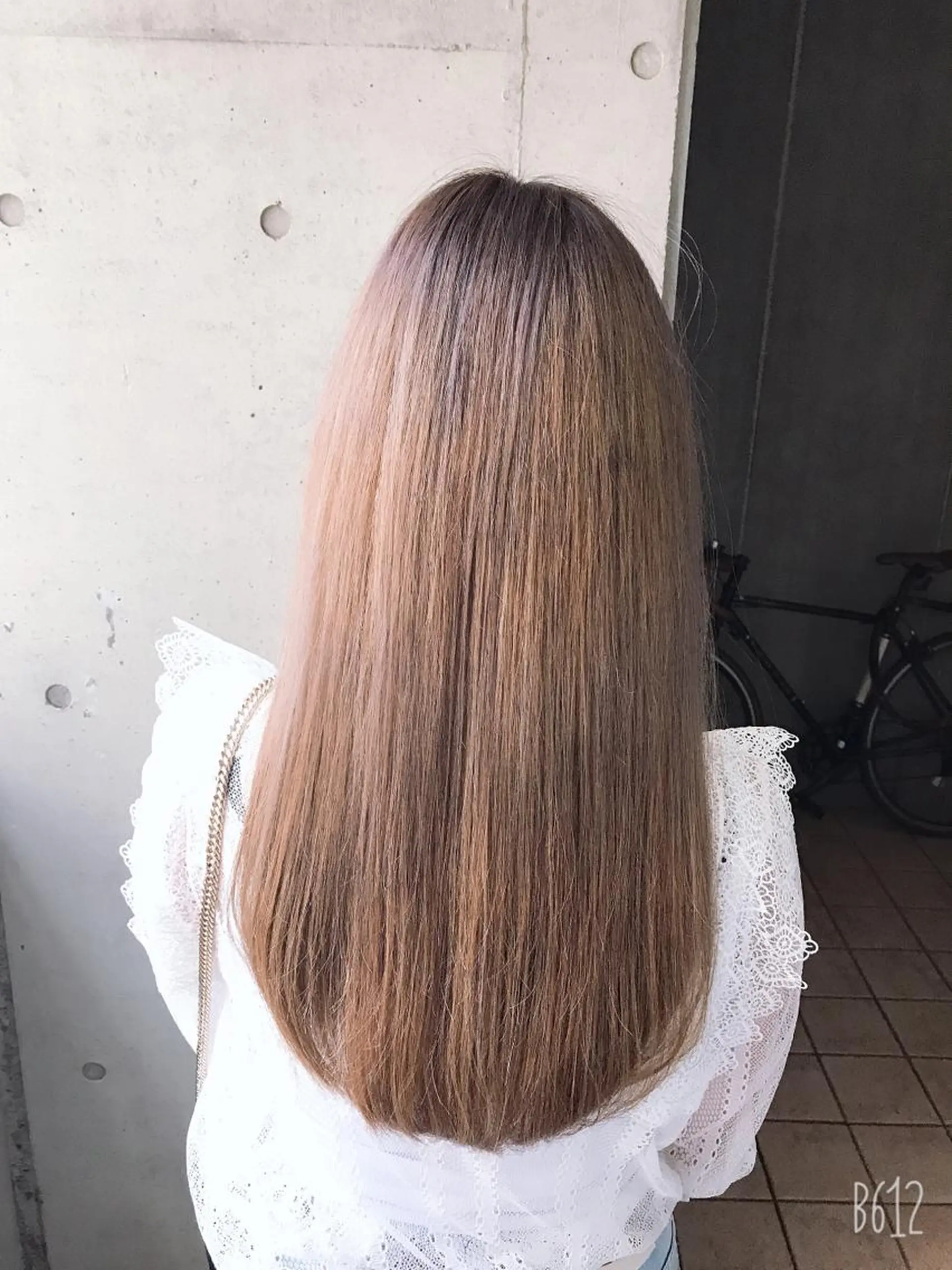 セミロング カラー ベージュカラー ブリーチ ミルクティーベージュ ere hair salonのヘアスタイル