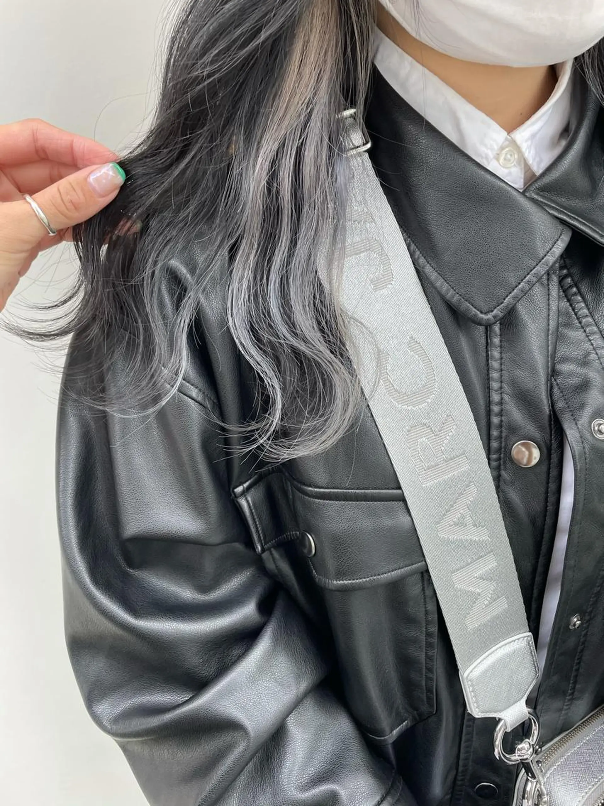 セミロング カラー アッシュ ブルーカラー ブルーアッシュ イヤリングカラー ヘアカラー 中目黒🌼 🌼ハナのヘアスタイル