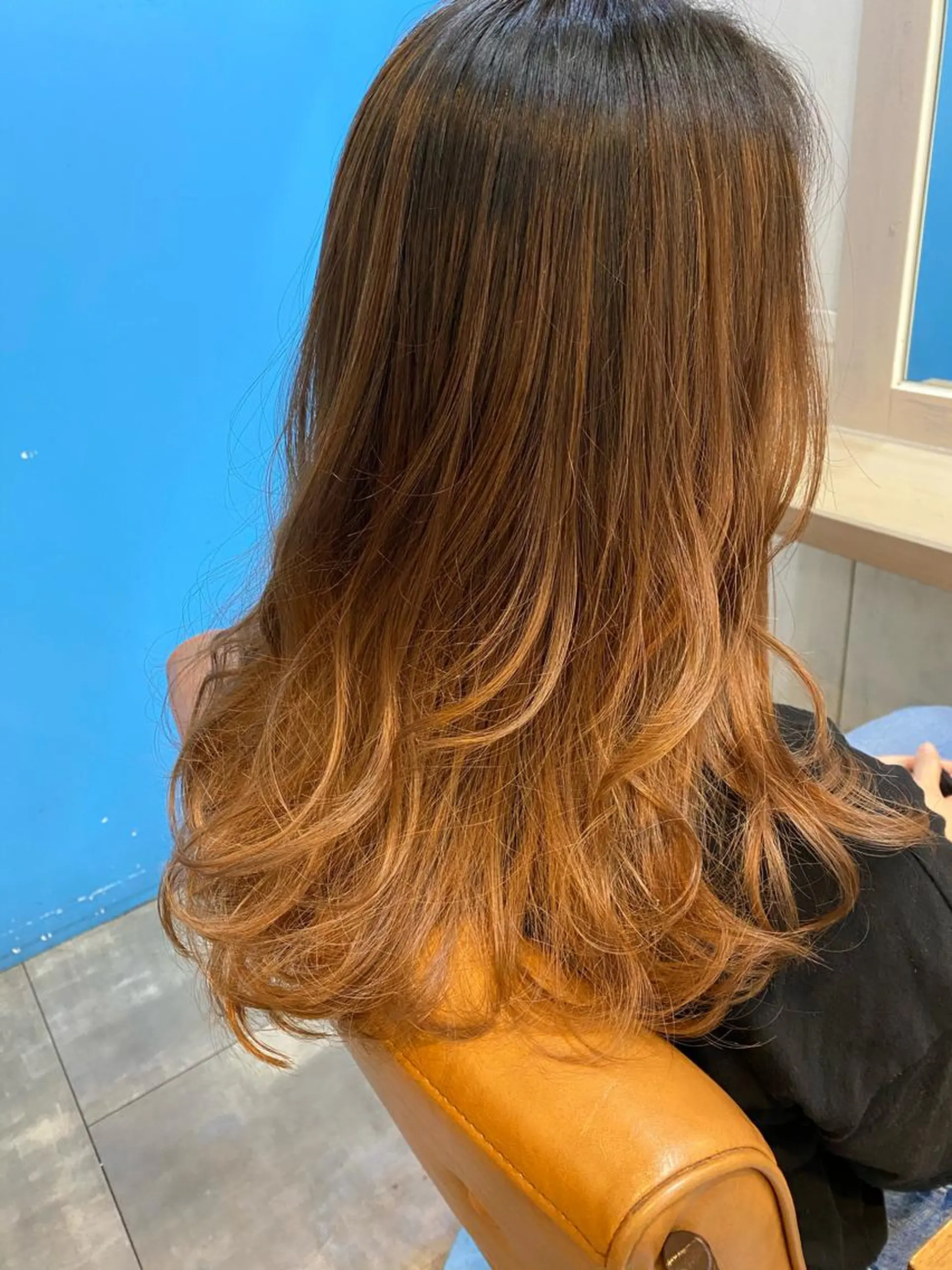 ロング カラー バレイヤージュ オレンジ レイヤーカット 米林 遼のヘアスタイル