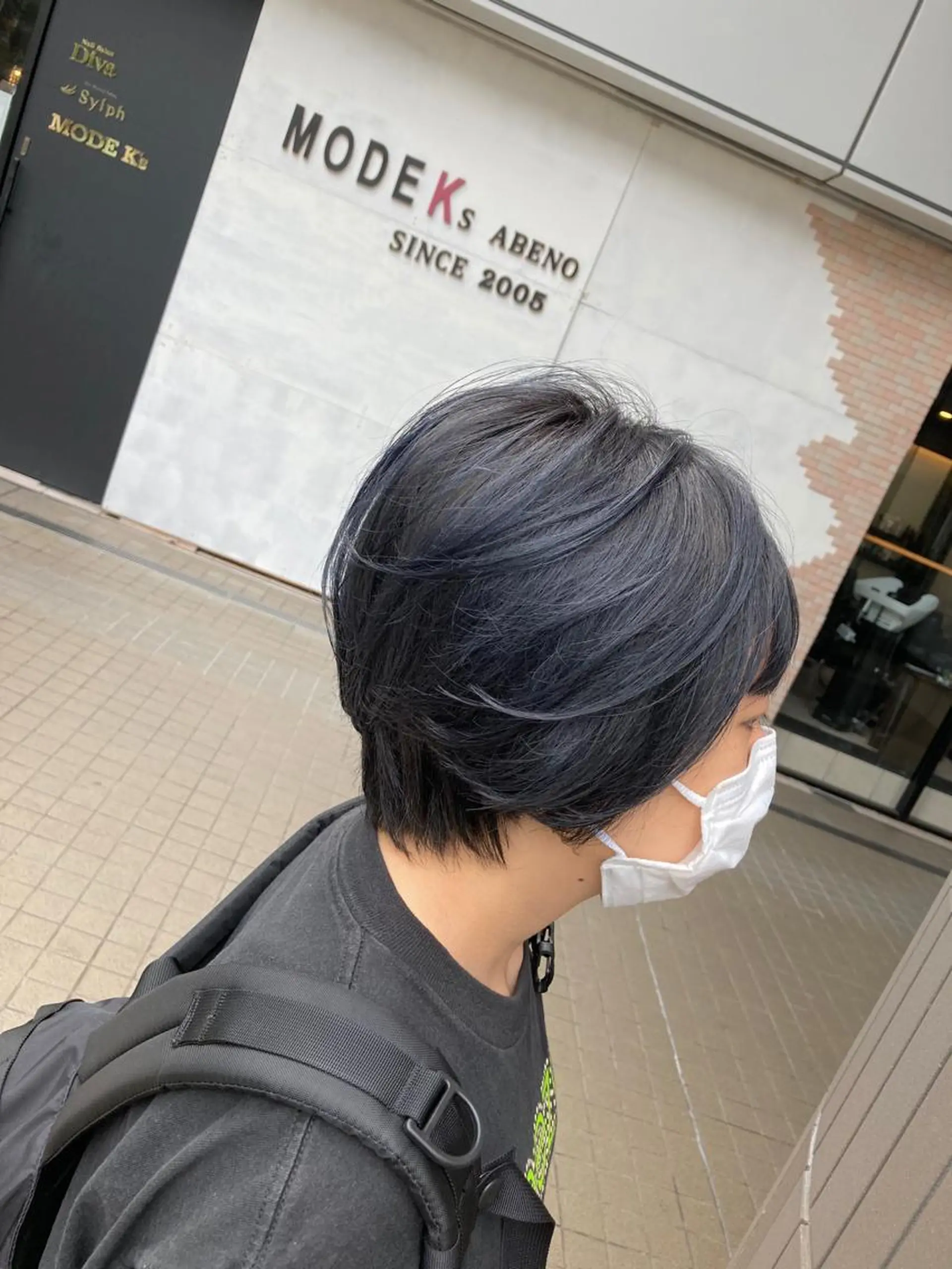 ショート カラー 黒髪 ブルーカラー ブルーブラック カット ヘアカラー SHAFT Ieiriのヘアスタイル