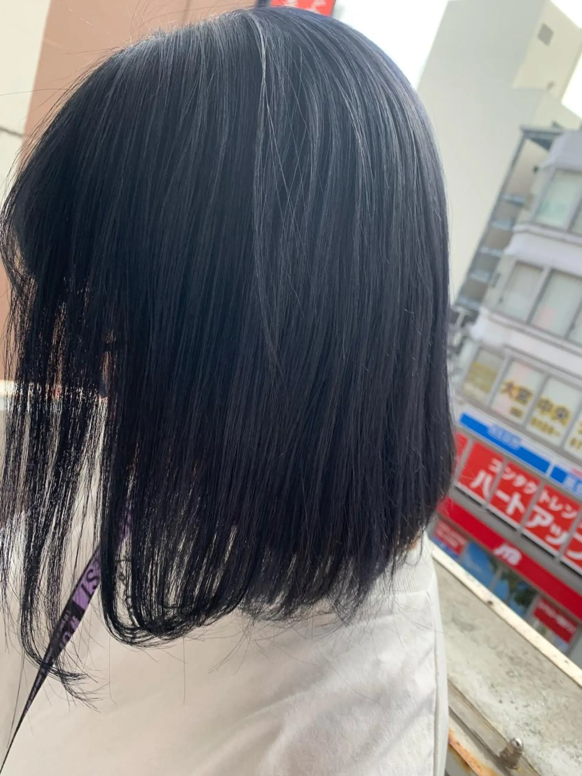 ショート カラー 黒髪 ブリーチ ブルーカラー ブルーブラック 浅沼 久瑠美のヘアスタイル