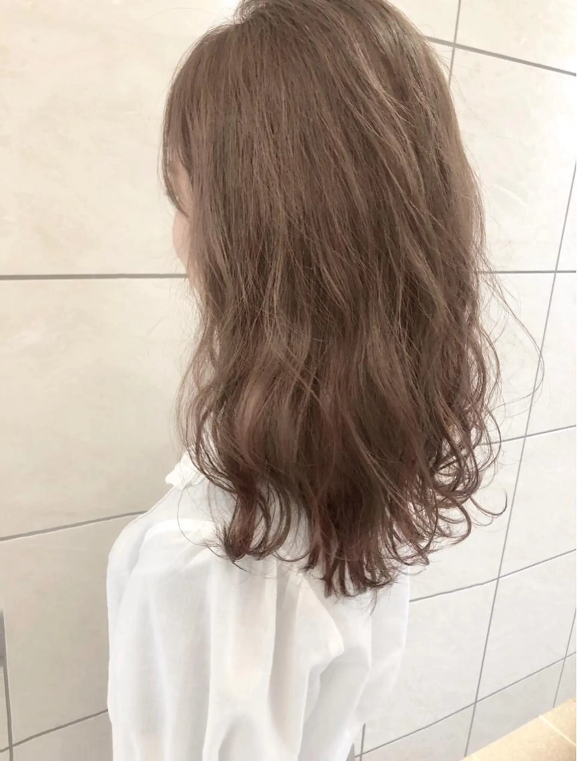 セミロング アッシュ 髪質改善　縮毛の達人 矢井由真のヘアスタイル