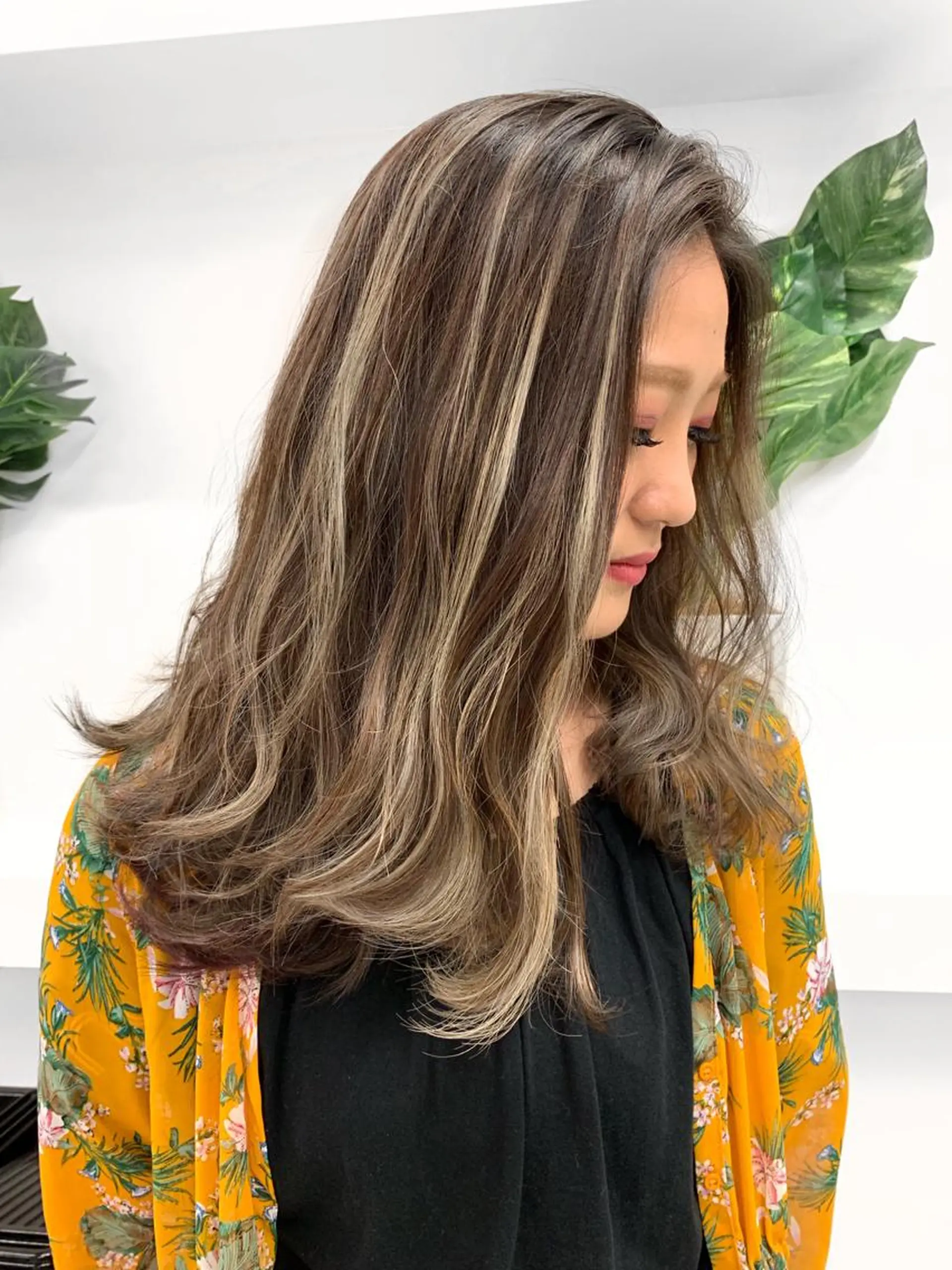セミロング カラー アッシュ ベージュカラー ハイライトカラー ハイライト 🌿海外Style・ KOHEIのヘアスタイル