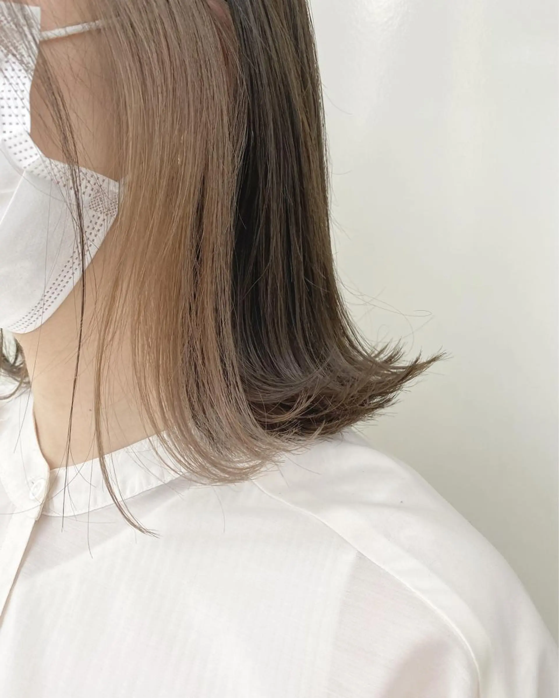 ミディアム カラー ヘアカラー 韓国ヘア顔周りカット 艶髪ベージュtamaのヘアスタイル