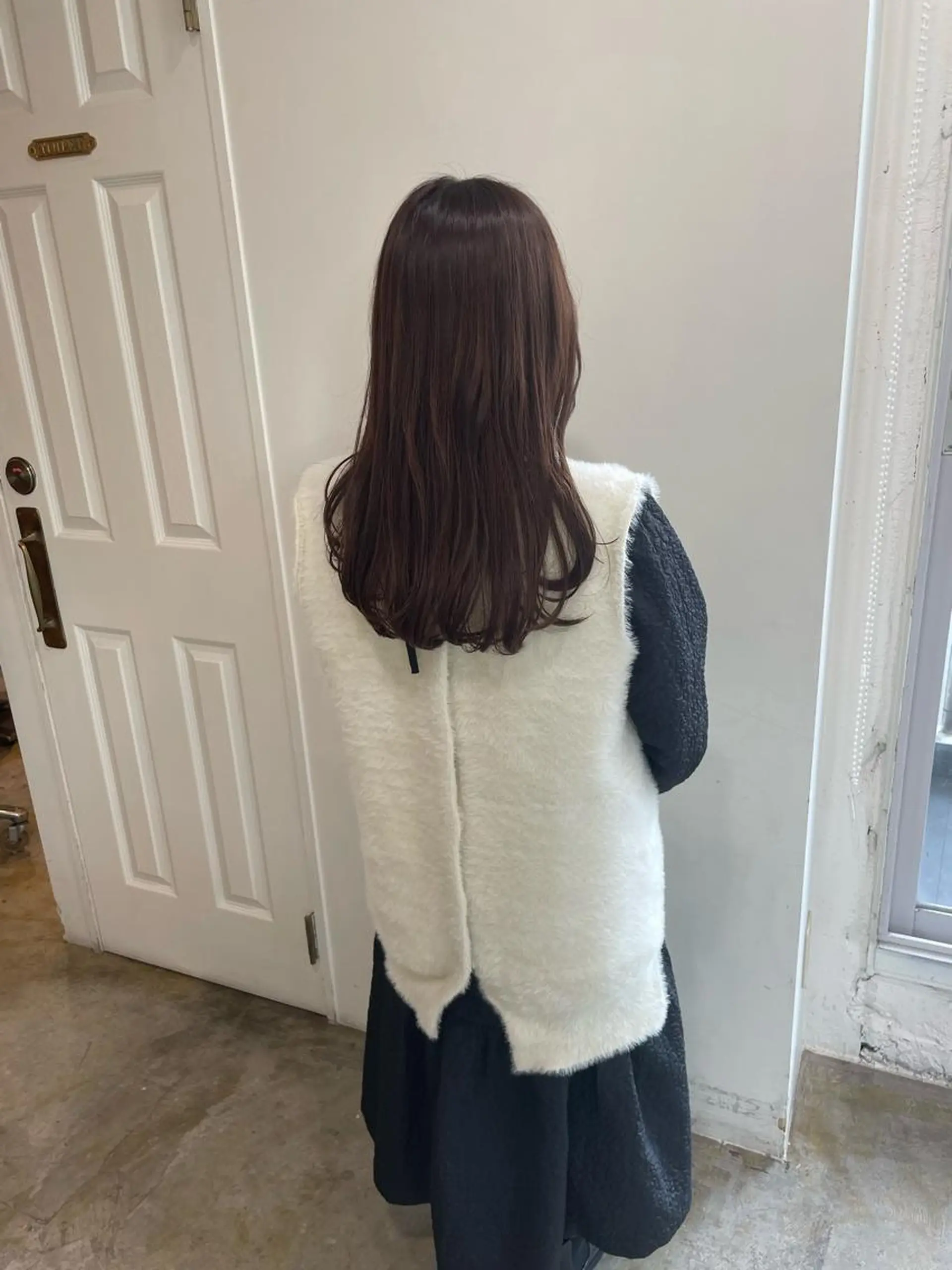 セミロング カラー ブラウンカラー モカブラウン カット ヘアカラー トリートメント MIOベージュカラー 柔らかいカラーのヘアスタイル