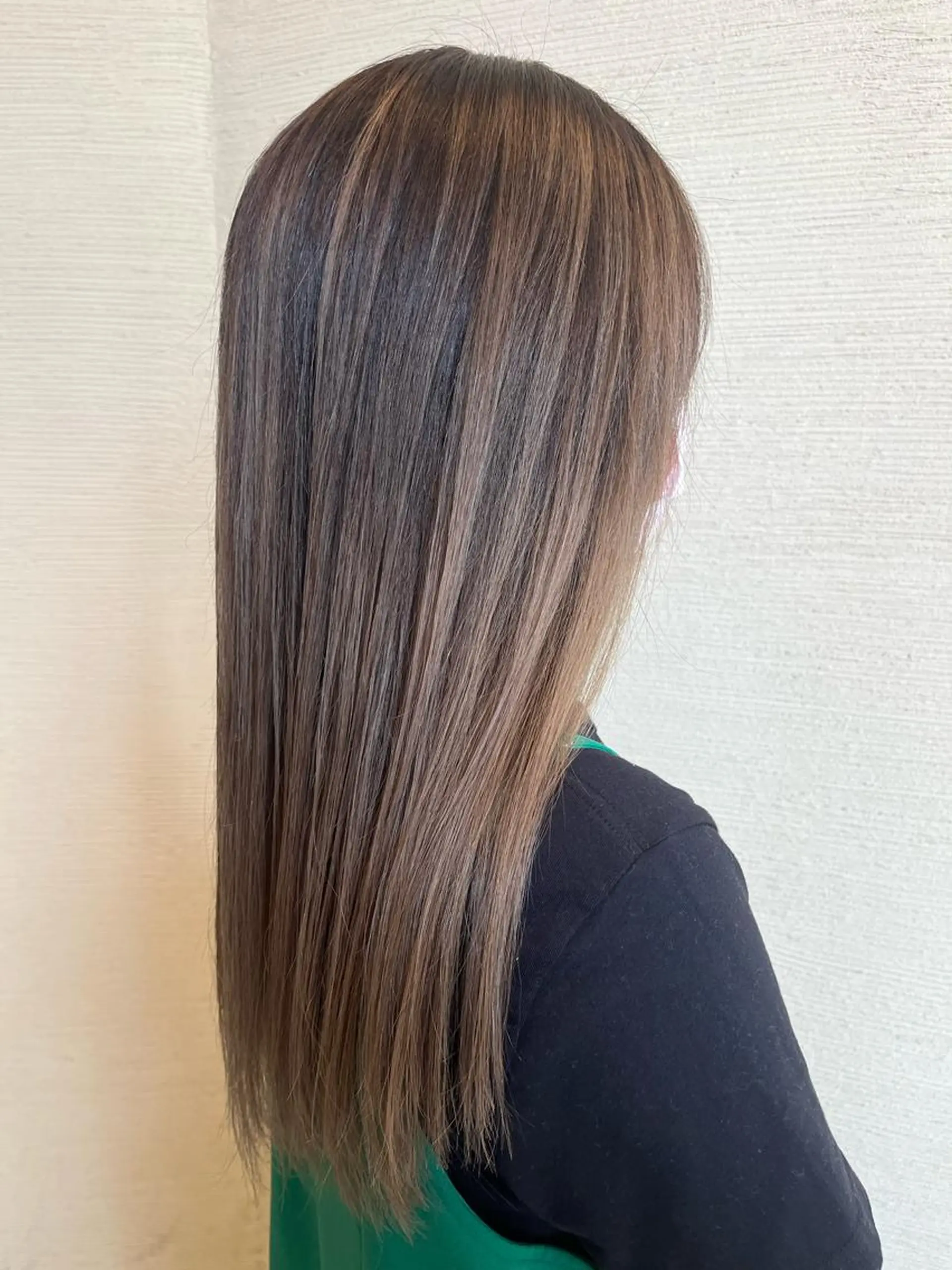 ロング レイヤーカット ヘアカラー 小塚 和眞のヘアスタイル