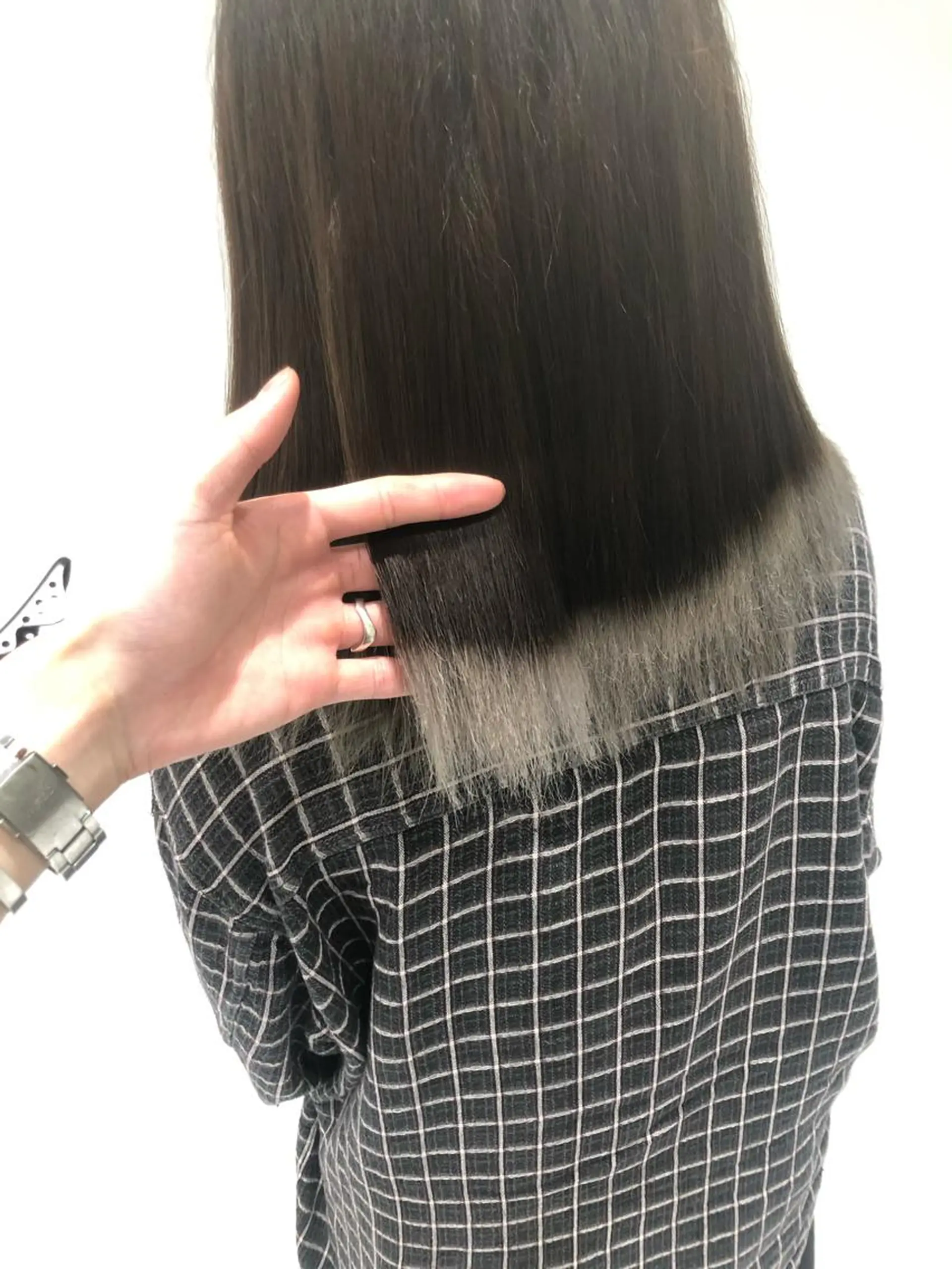 ミディアム カラー Kro ハイトーン×デザインのヘアスタイル