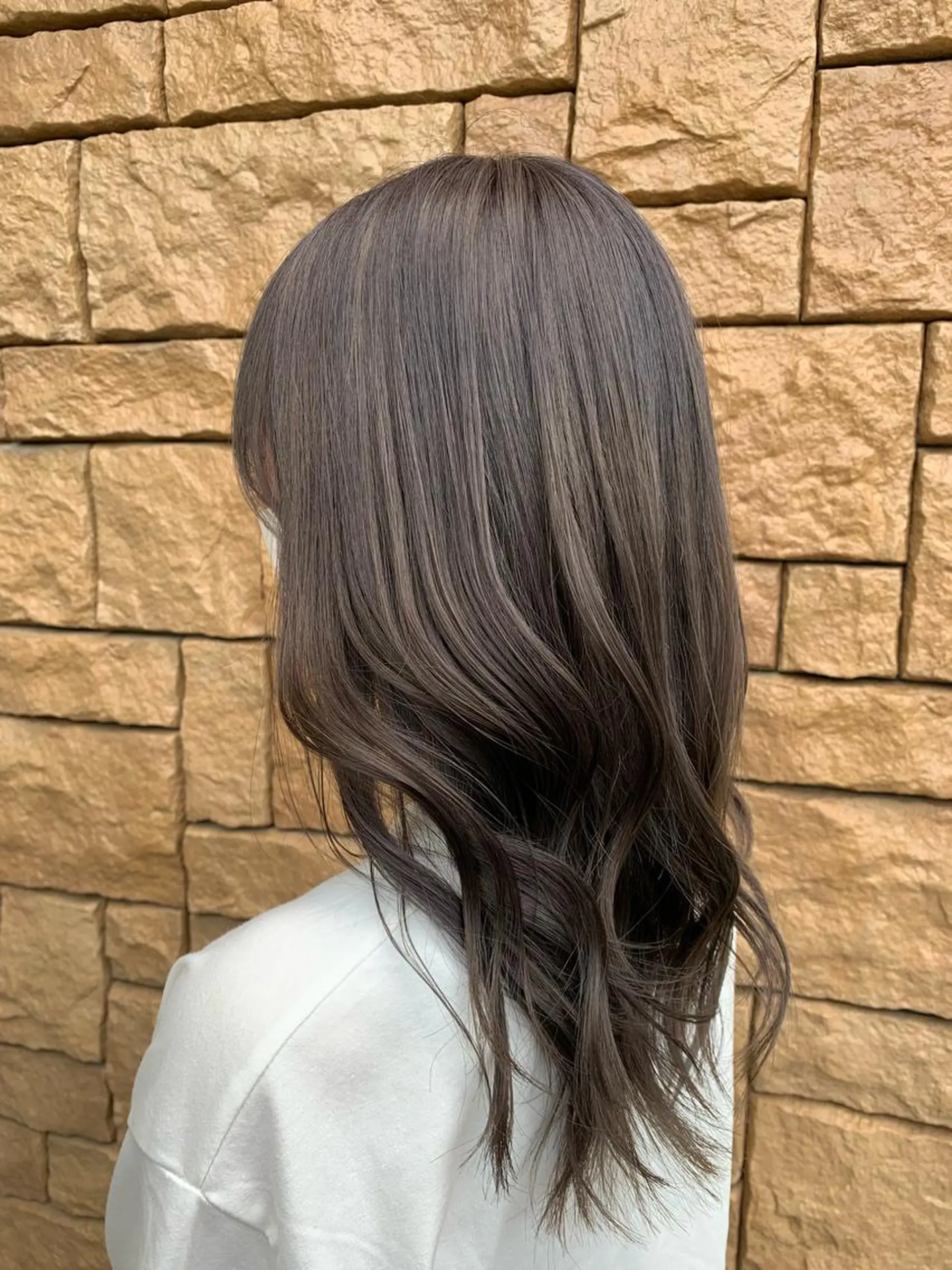 セミロング カラー グレージュ カット ヘアカラー トリートメント 板倉 花連のヘアスタイル