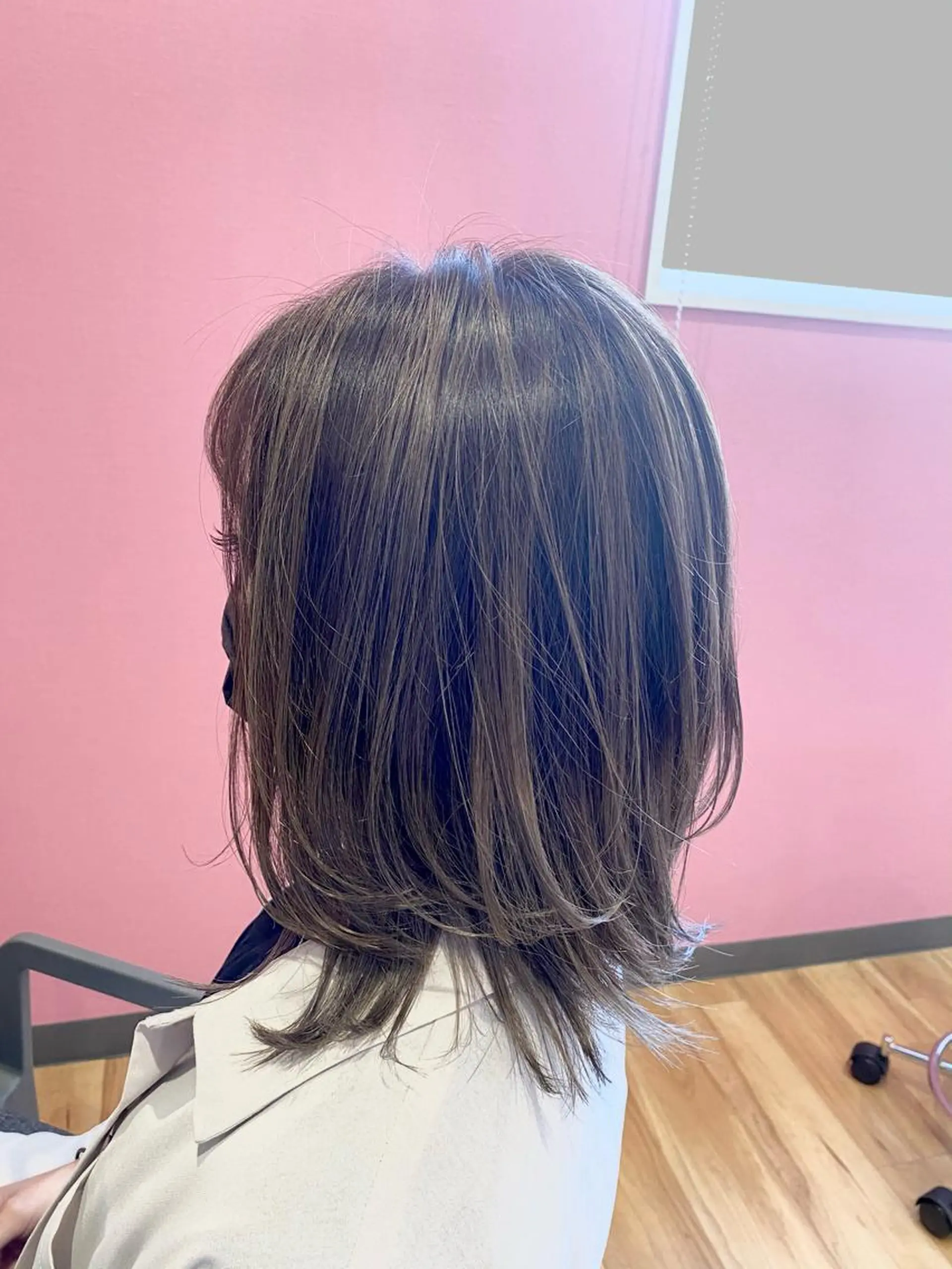 ミディアム カラー バレイヤージュ 透明感カラー グレージュ 髪質改善 レイヤーカット ブリーチなしWカラー /酸性ストレート河本のヘアスタイル