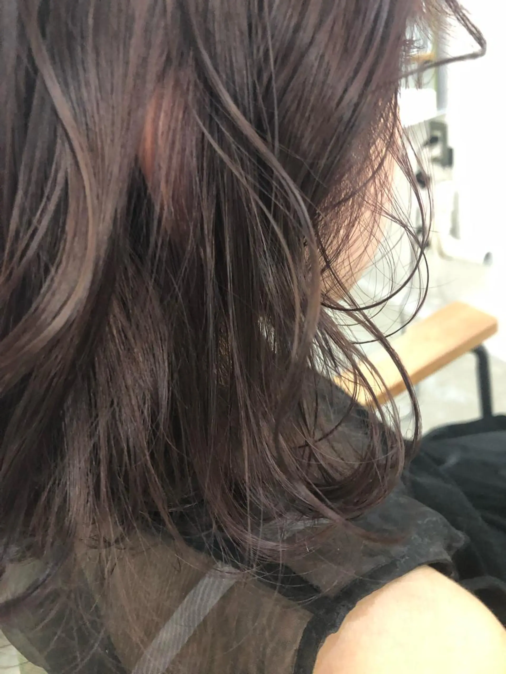 ミディアム カラー ブラウンカラー ピンクカラー ピンクブラウン AMRITA omotesando所属・都築 菜美のヘアスタイル