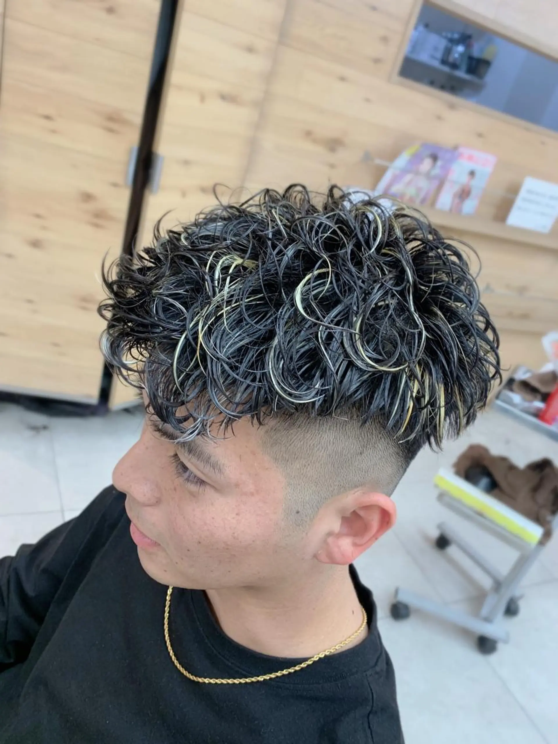 カラー パーマ メンズ メンズブリーチ フェードカット メンズパーマ 学生（メンズ向け） スキンフェード カット ヘアカラー パーマ L PLACE所属・L PLACE 丸山一希のヘアスタイル