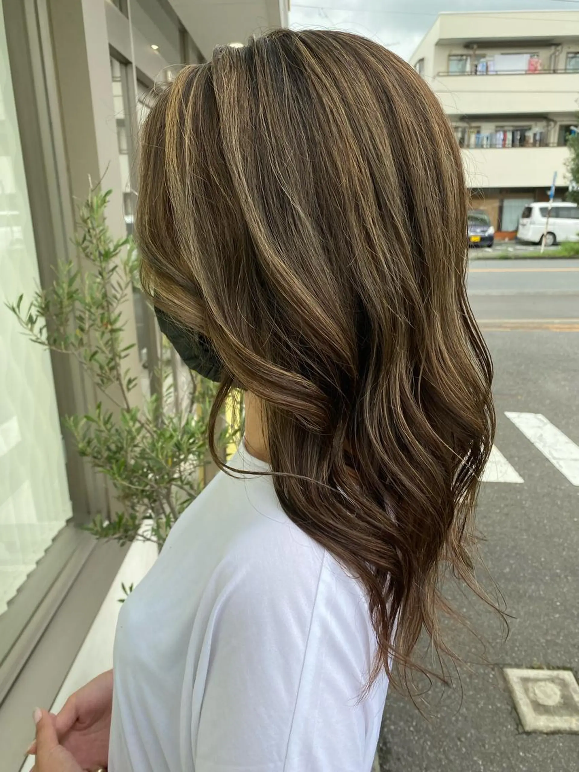 セミロング カラー グレージュ ハイライトカラー ミルクティーグレージュ ハイライト カット ヘアカラー 渡辺　亮/ ハイライト/髪質改善のヘアスタイル