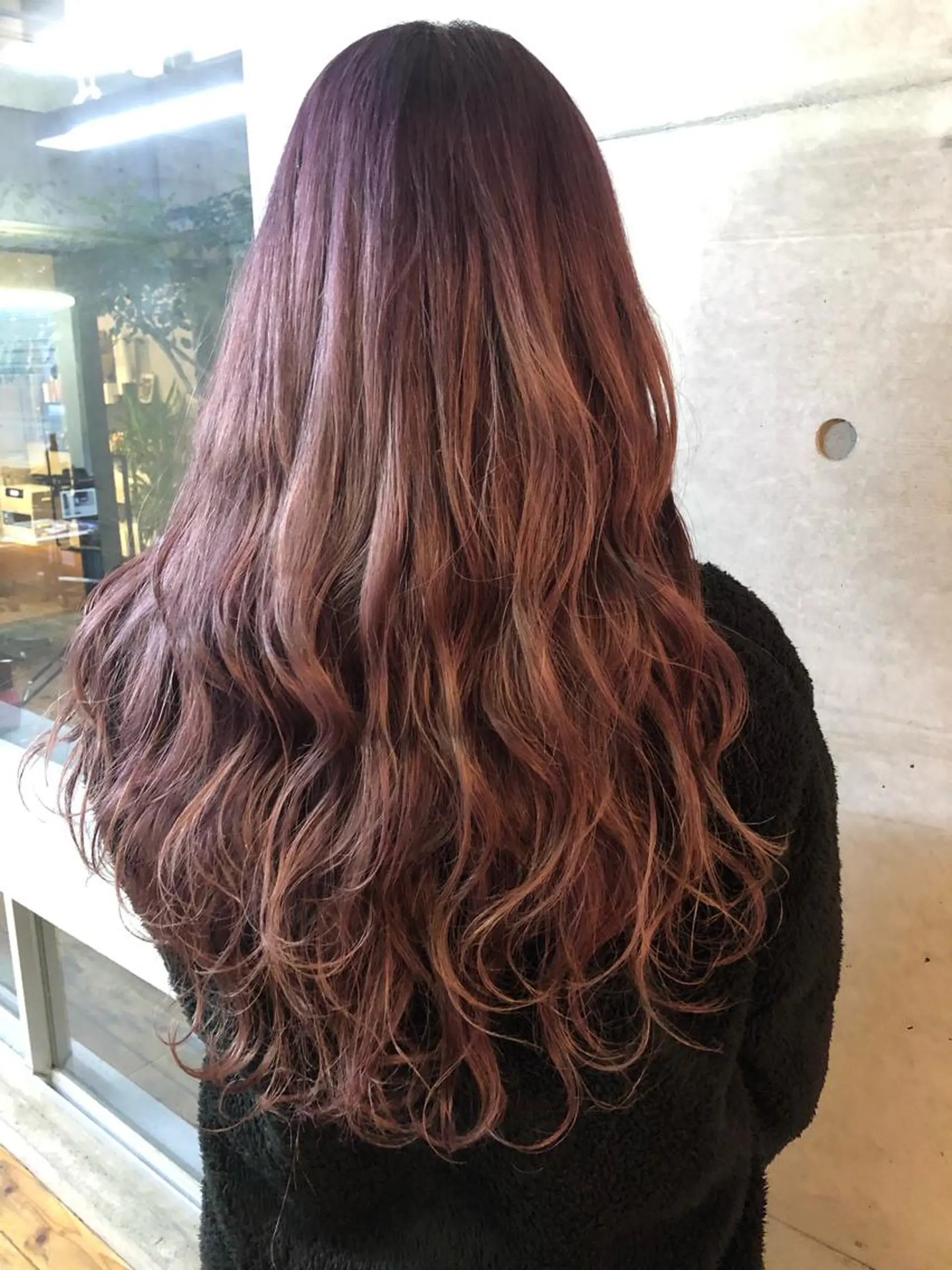 ロング カラー グラデーションカラー ピンクカラー レッドカラー バイオレットカラー nagisa /縮毛矯正のヘアスタイル