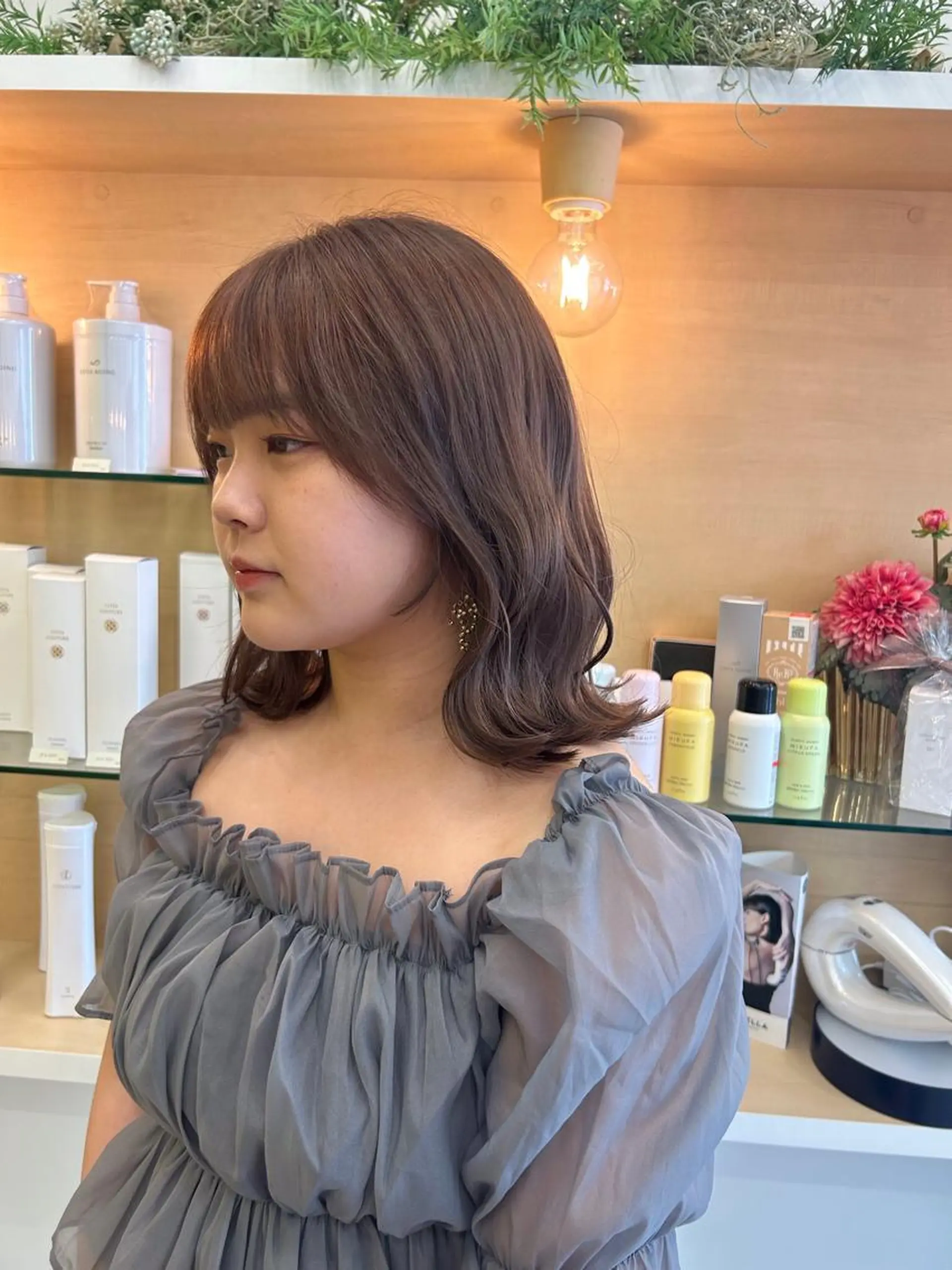 ミディアム カラー ヘアアレンジ ブリーチ ハイトーンカラー 山下 とよかのヘアスタイル