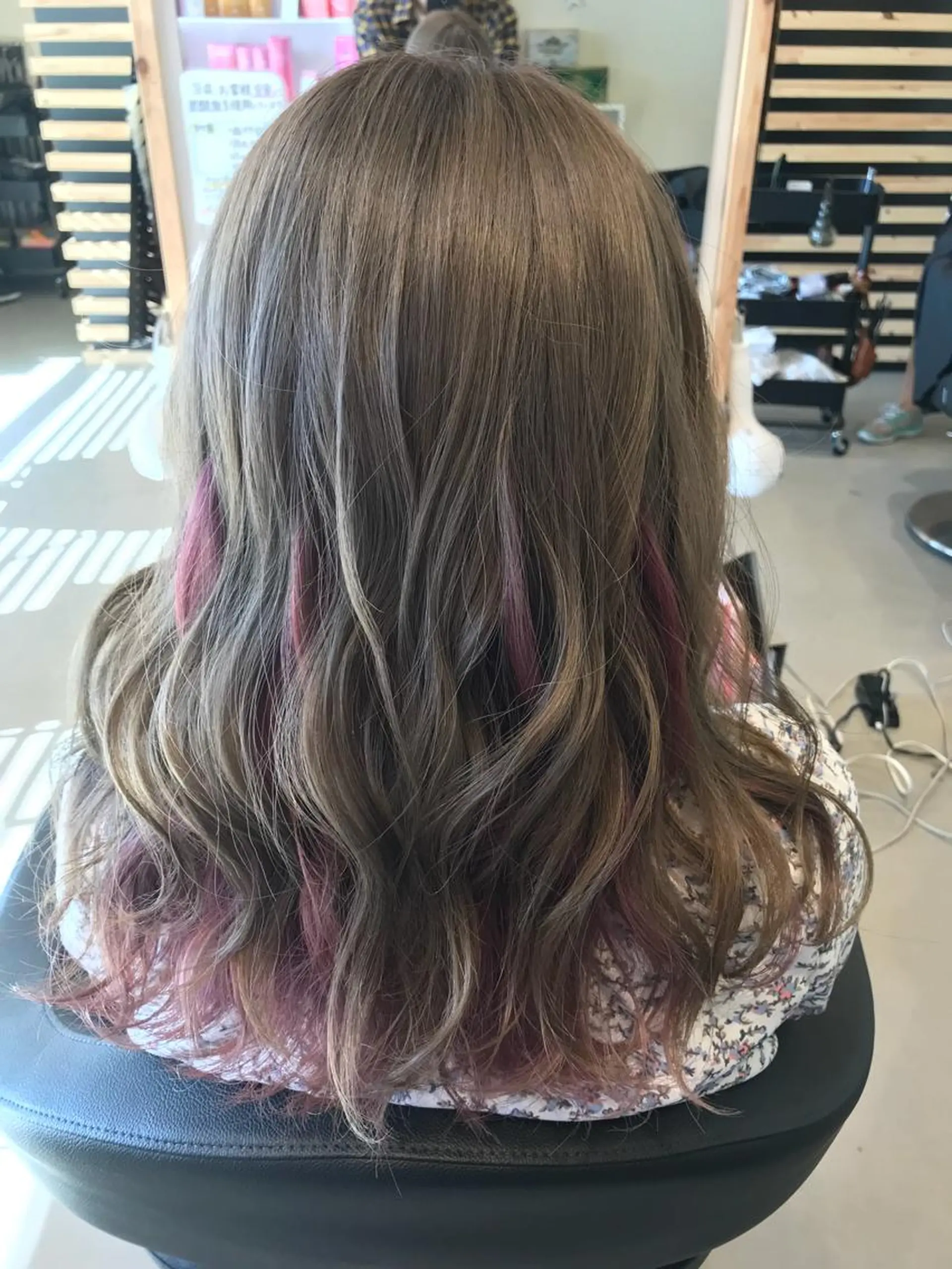 ミディアム カラー インナーカラー ピンクカラー ヘアカラー 大久保 隆蔵のヘアスタイル