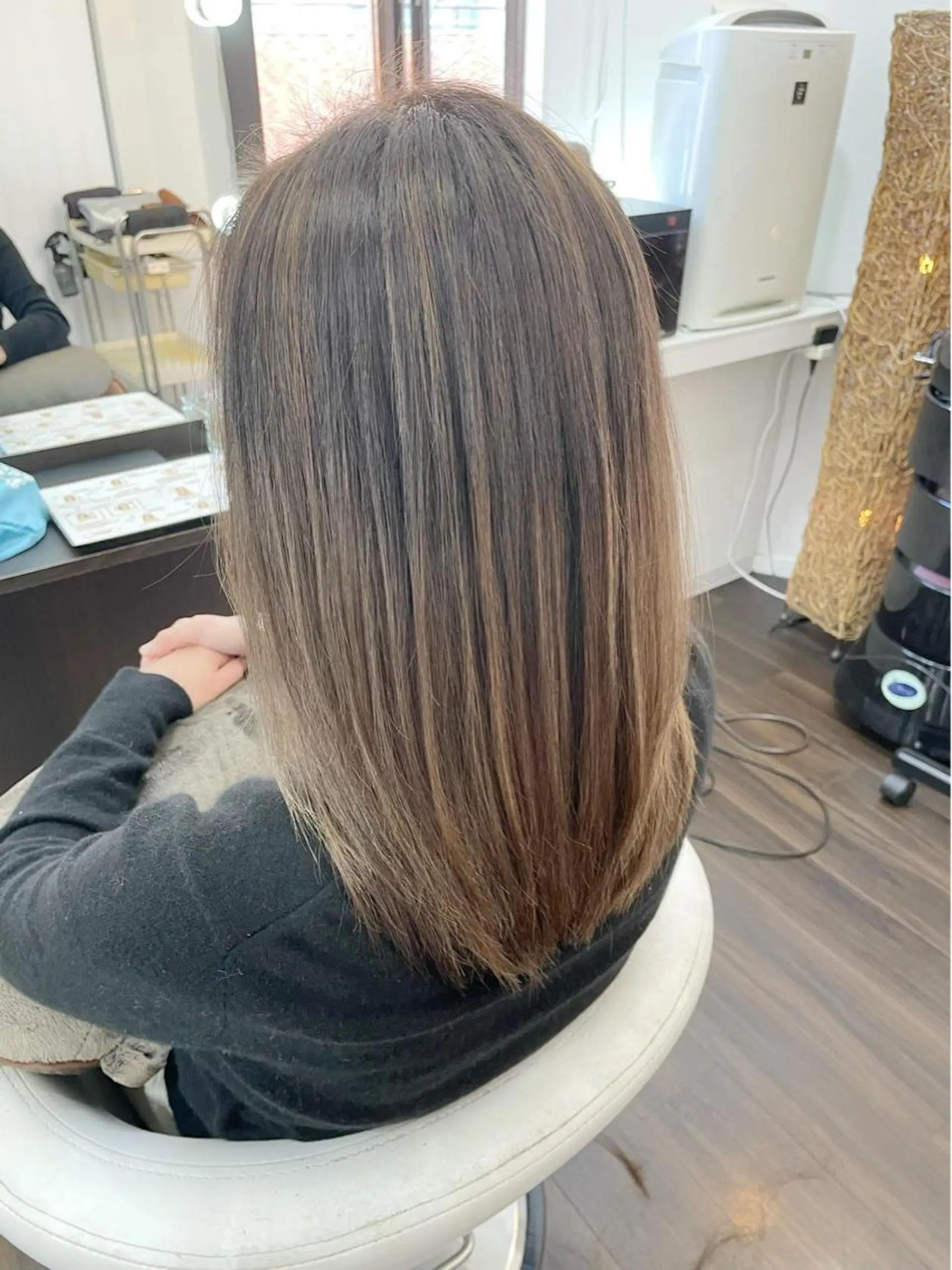 セミロング カラー ブリーチ ケアブリーチ ハイライトカラー ハイライト トリートメント 髪質改善FORMA 💫✨S.Katohのヘアスタイル