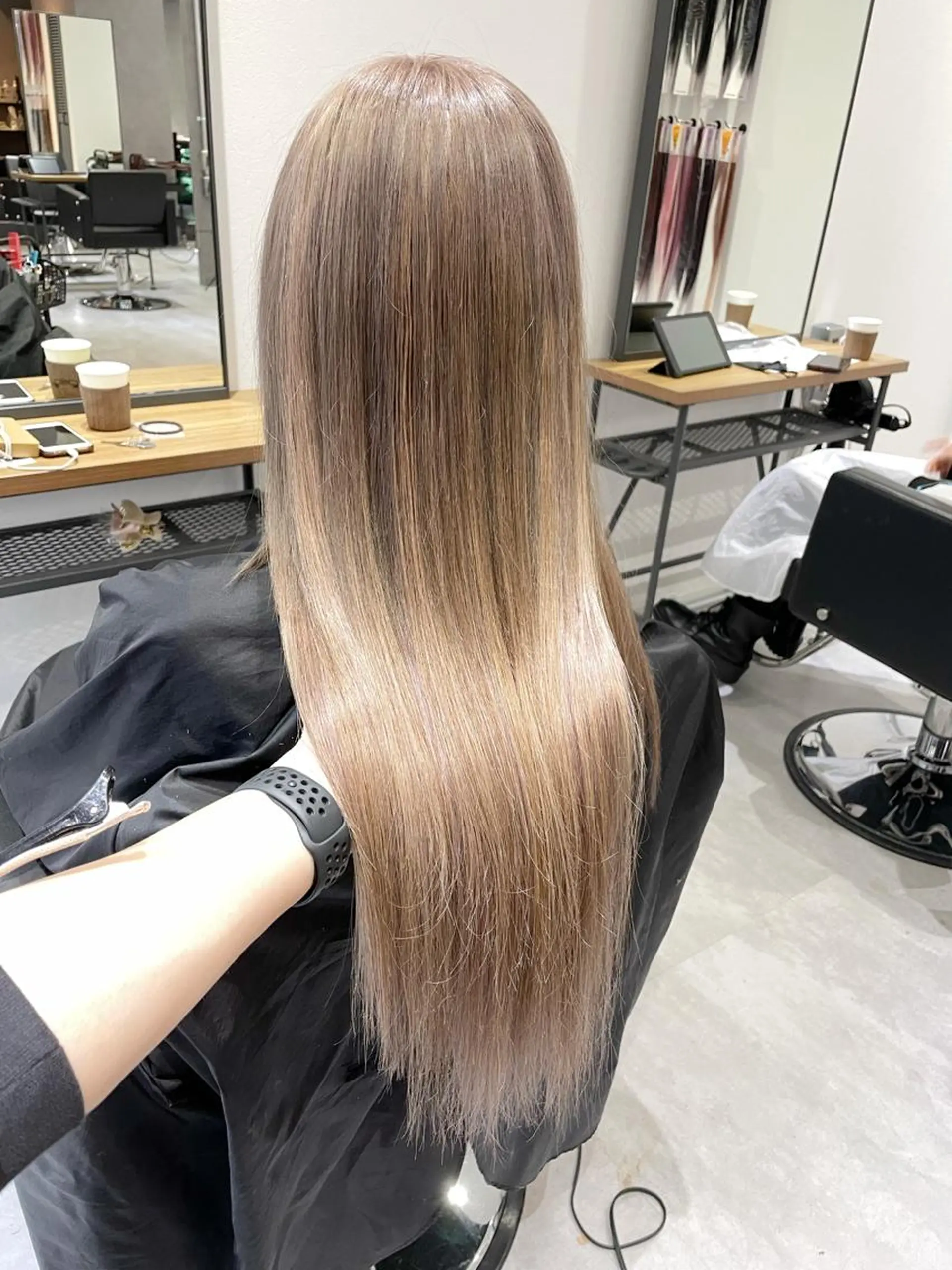 ロング カラー シールエクステ アッシュ ベージュカラー ブリーチ ダブルカラー ヘアカラー エクステ 池袋🧡ダブルカラー /馴染ませエクステのヘアスタイル