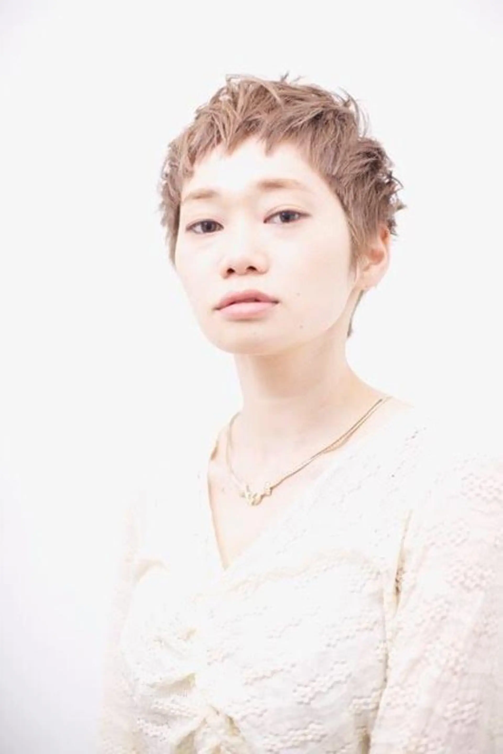ショート カラー ベージュカラー ハイトーンカラー ハイトーンベージュ enne /YUI🥣のヘアスタイル