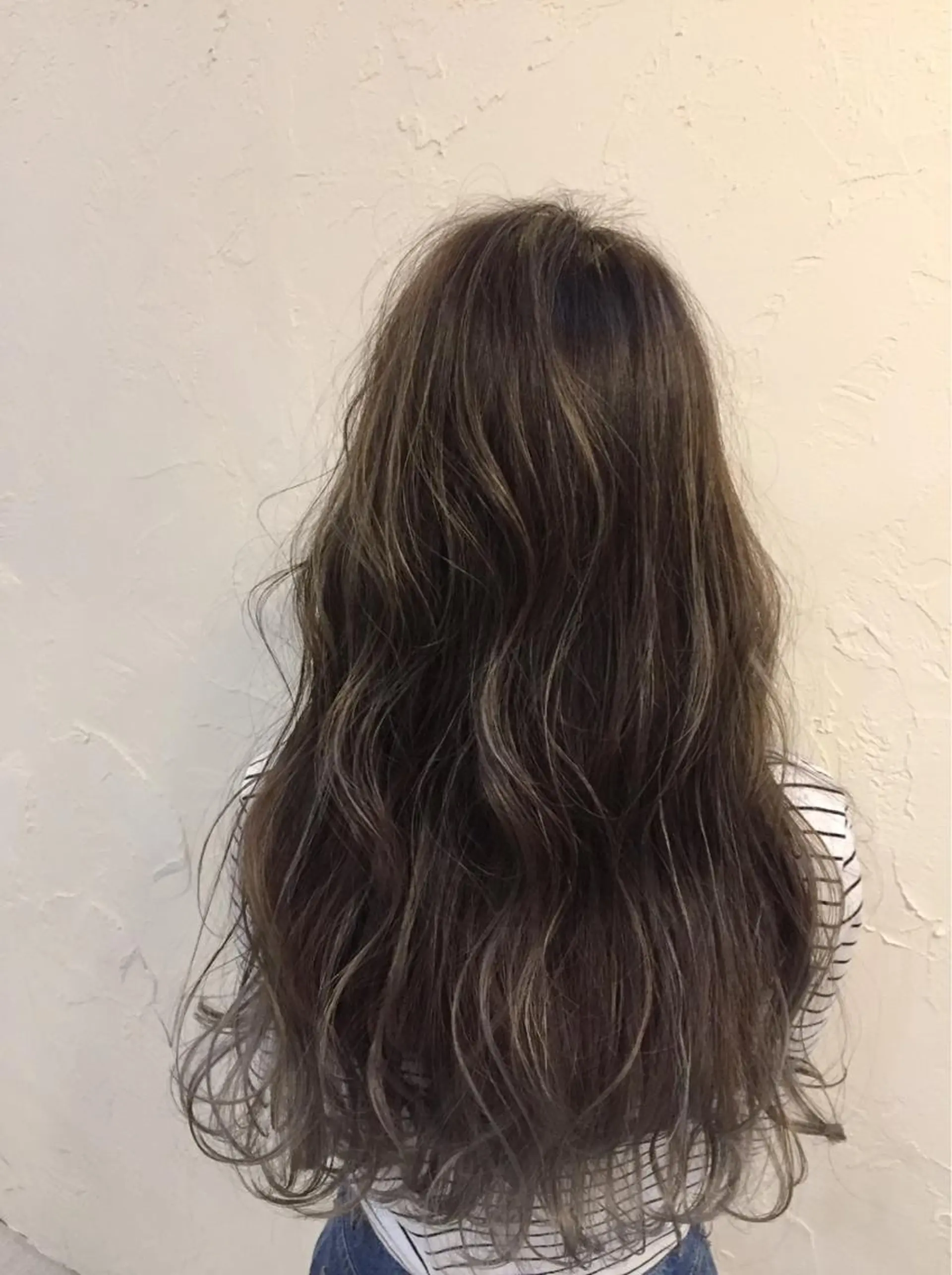 ロング カラー 韓国レイヤー外国人風 透明感カラー髪質改善のヘアスタイル