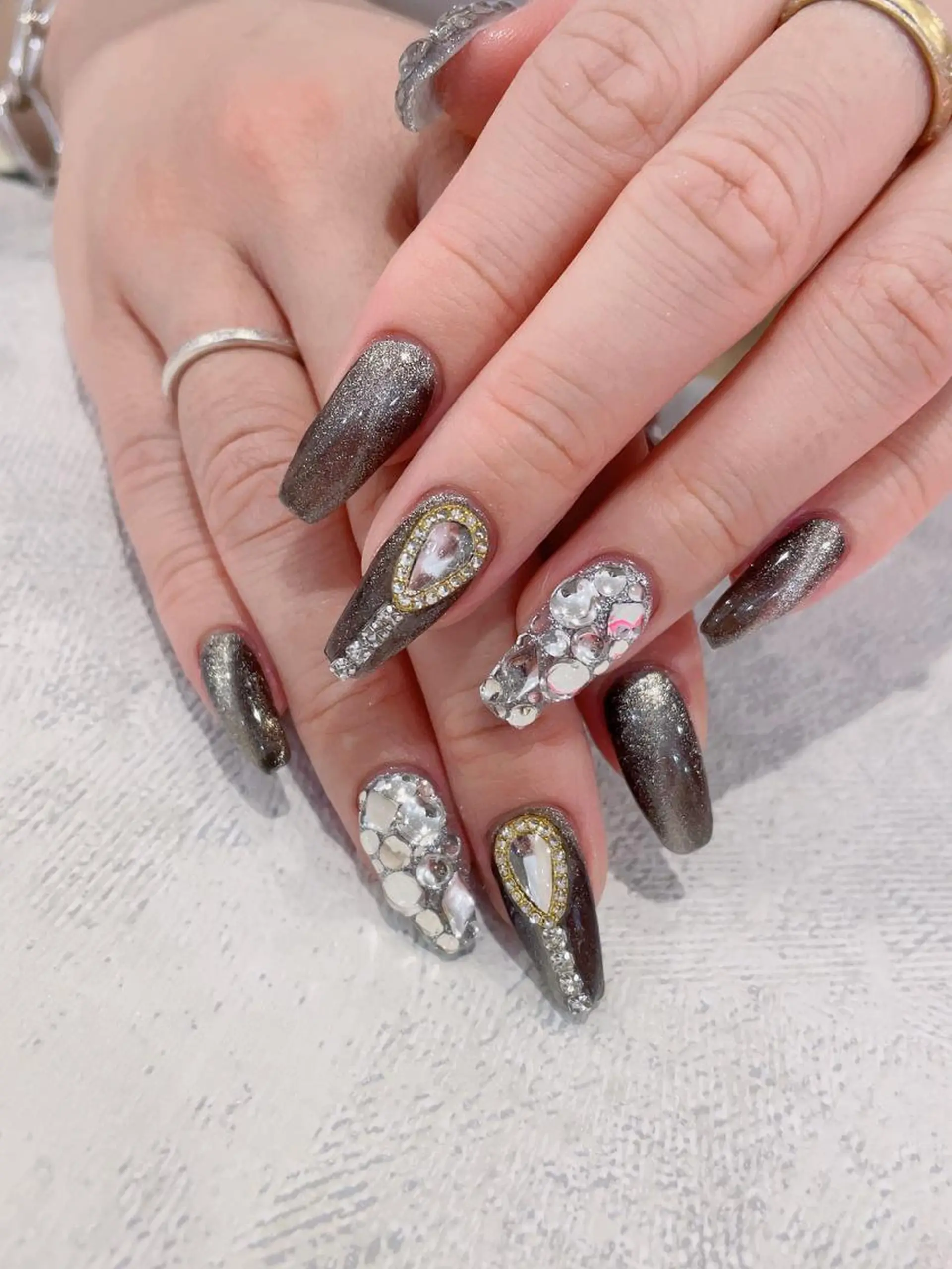 ミディアム ネイル ハンドネイル cho nailのネイルデザイン