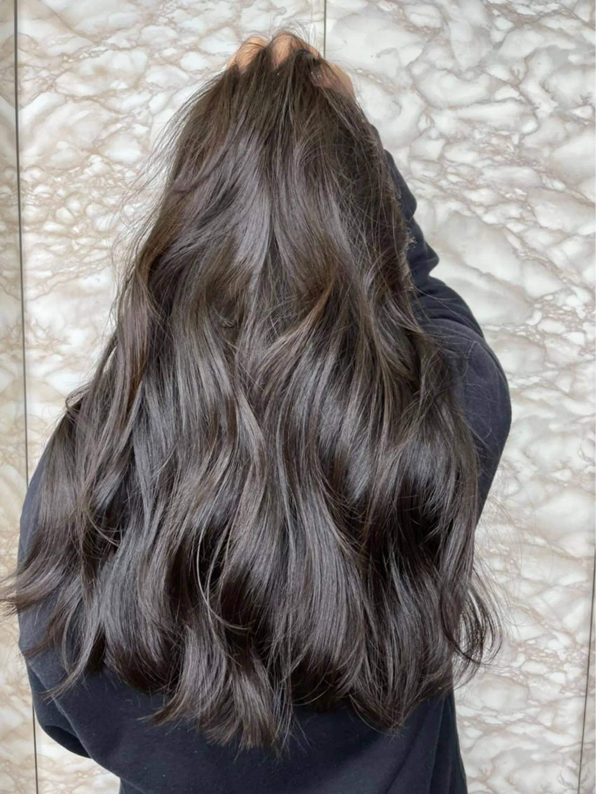 ロング カラー ヘアアレンジ グレージュ モカグレージュ ヘアカラー トリートメント 山崎 澪のヘアスタイル
