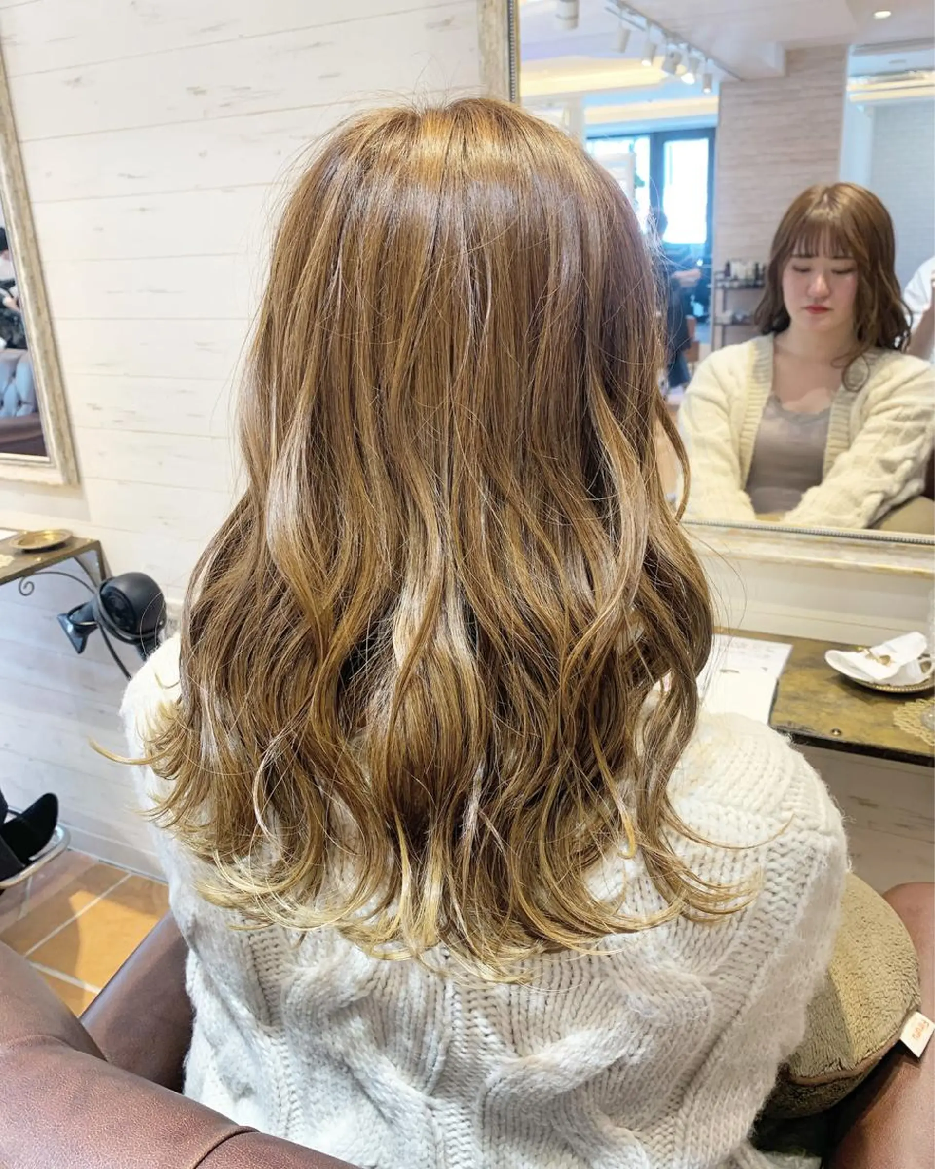 ロング カラー ヘアアレンジ ベージュカラー ハイライトカラー ミルクティーベージュ ハイライト ヘアカラー トリートメント ✨艶髪✨透明感✨ 山内大樹のヘアスタイル